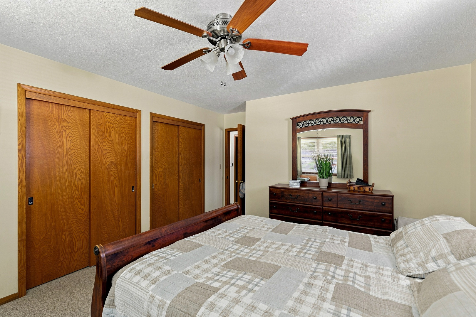 2115 W 38th Place Property Photo 21