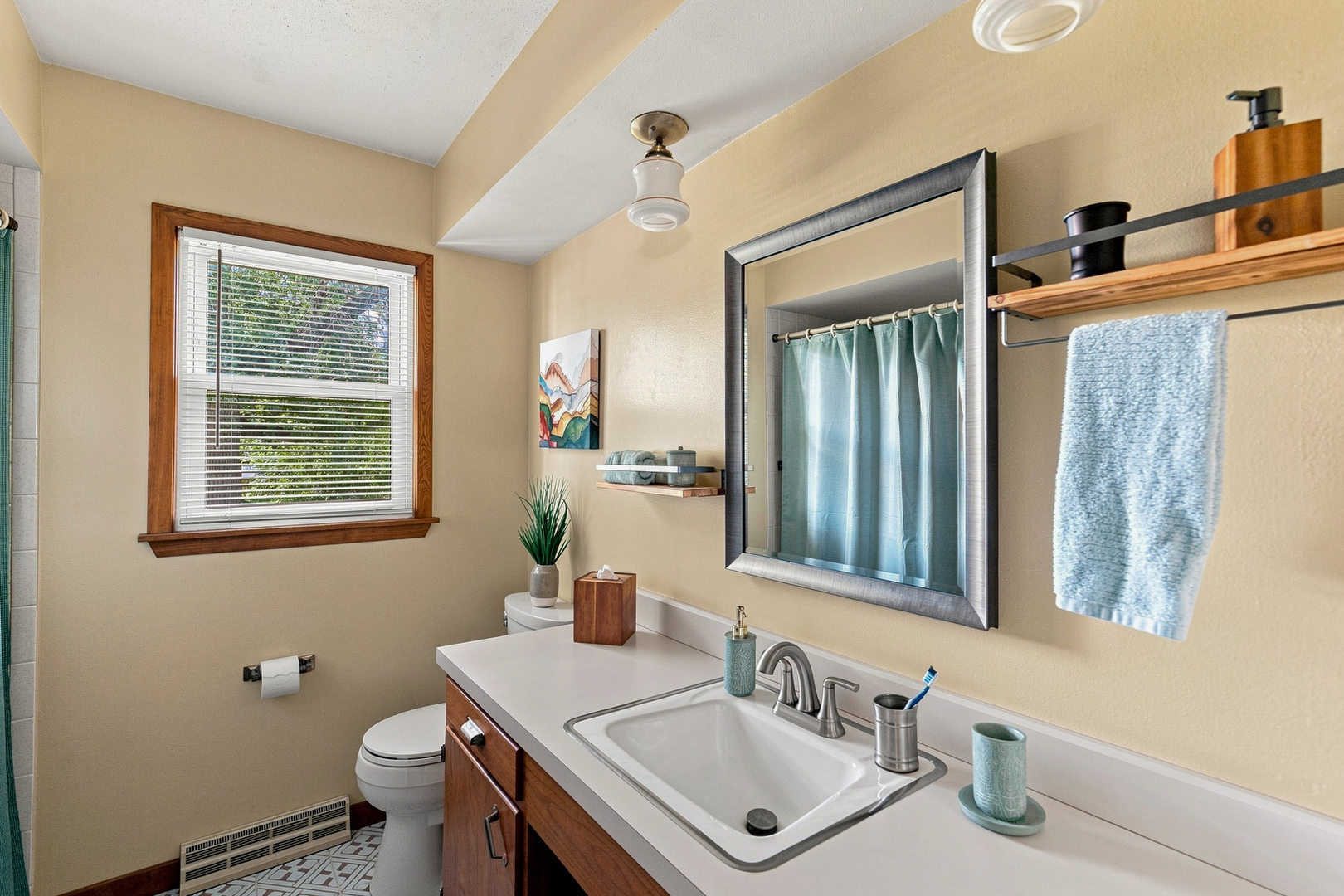 2115 W 38th Place Property Photo 24