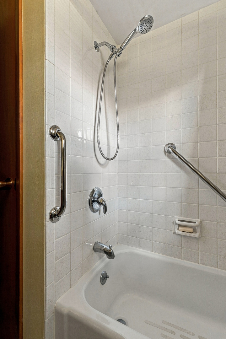2115 W 38th Place Property Photo 26