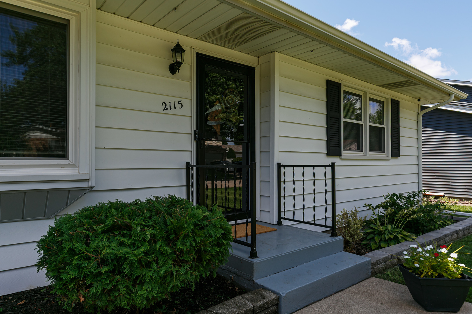 2115 W 38th Place Property Photo 33