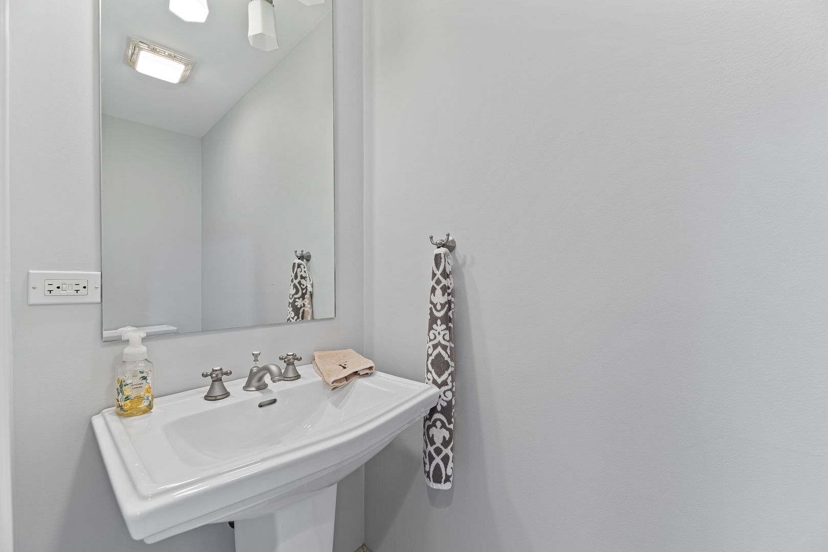 2843 Twin Oaks Drive Property Photo 13