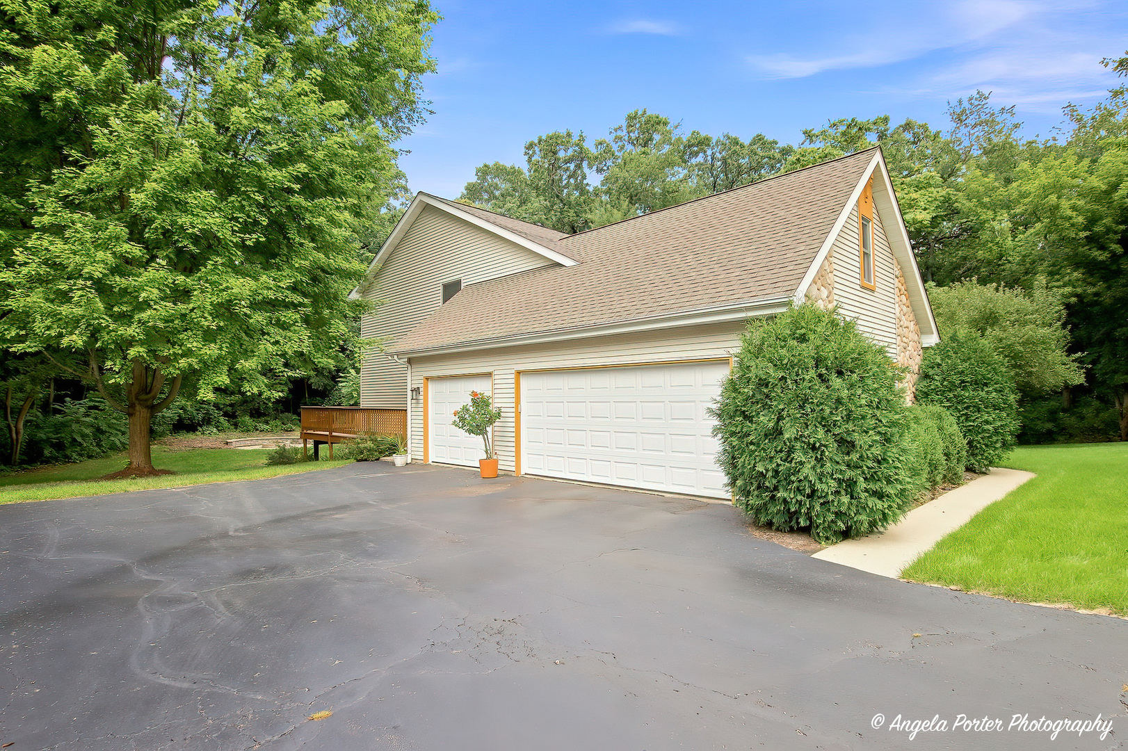 3425 Burr Oak Lane Property Photo 3