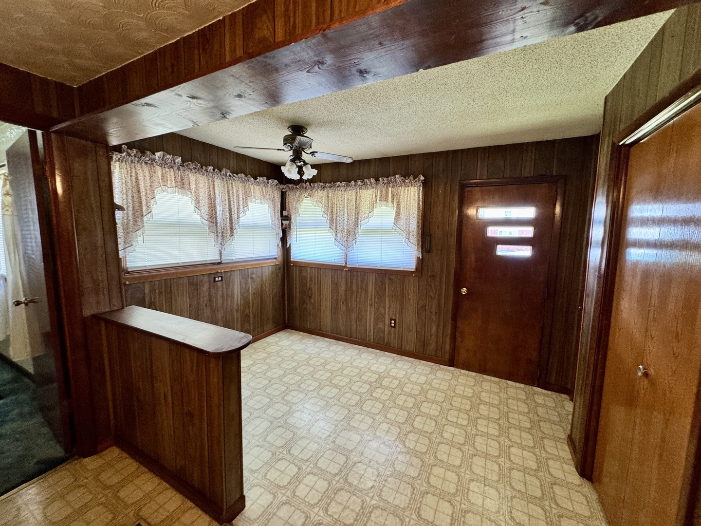 335 N Washington Street Property Photo 4