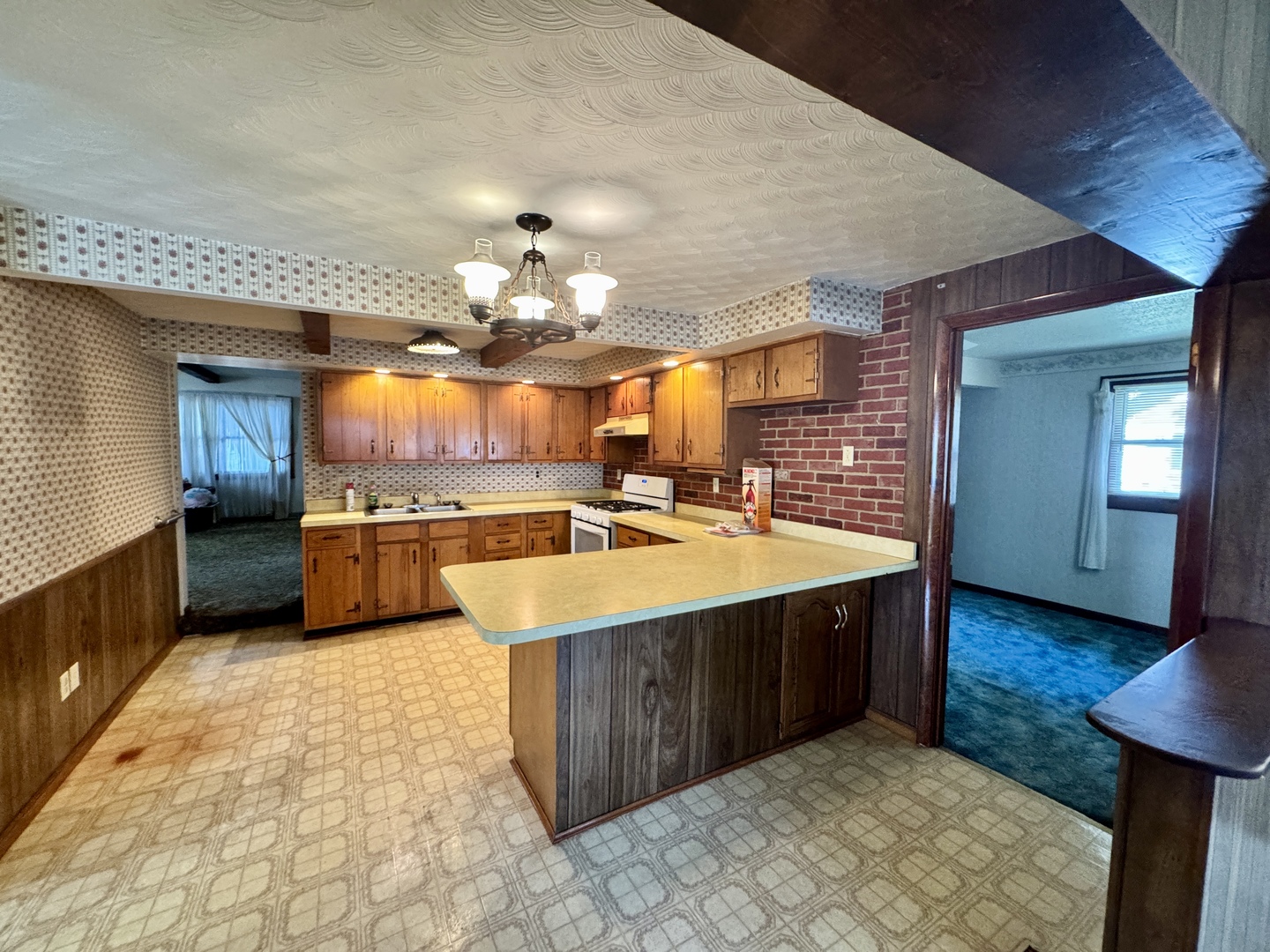 335 N Washington Street Property Photo 5