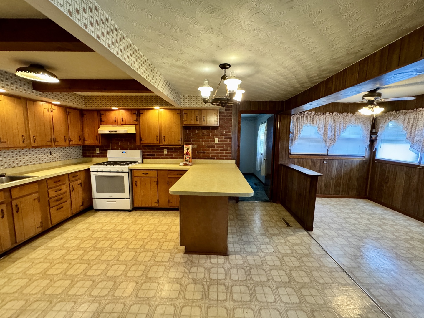 335 N Washington Street Property Photo 6