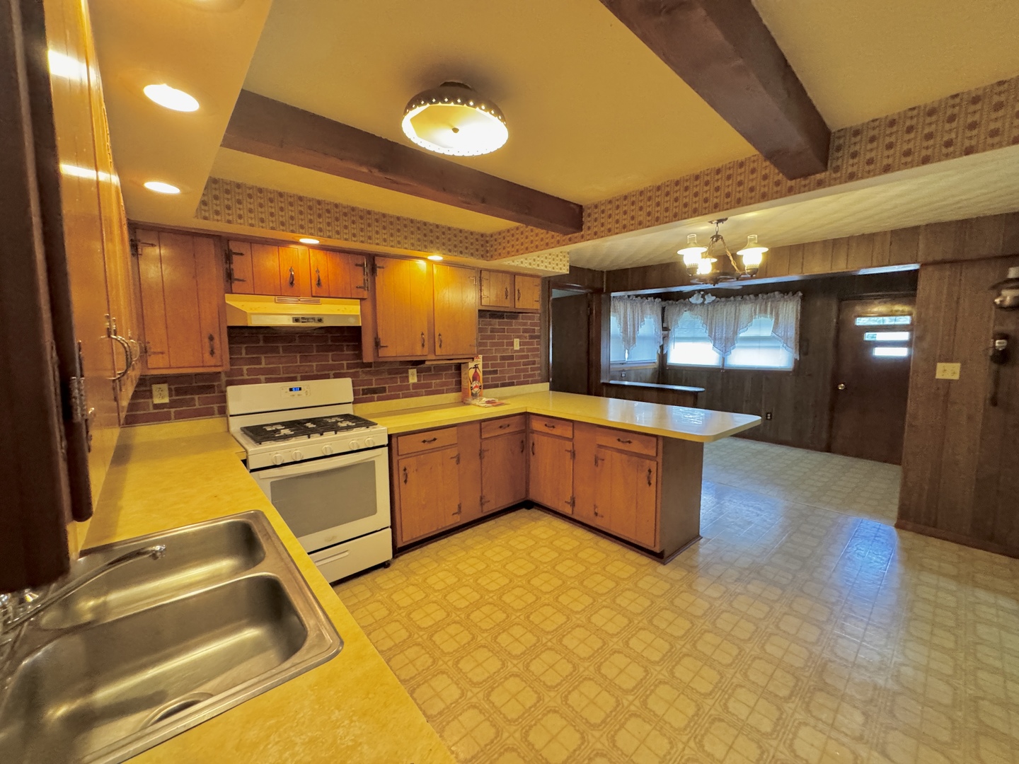 335 N Washington Street Property Photo 7