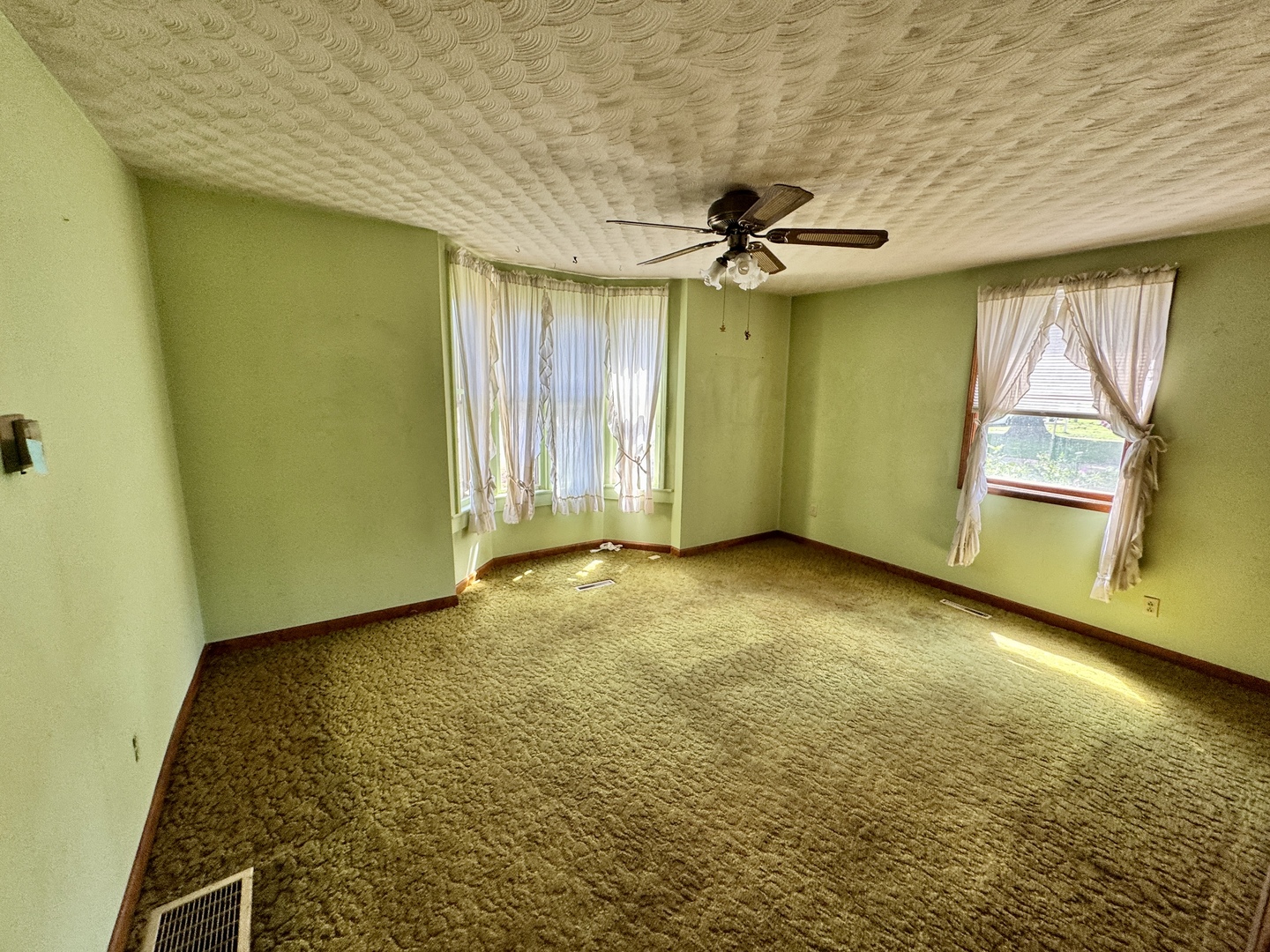 335 N Washington Street Property Photo 12