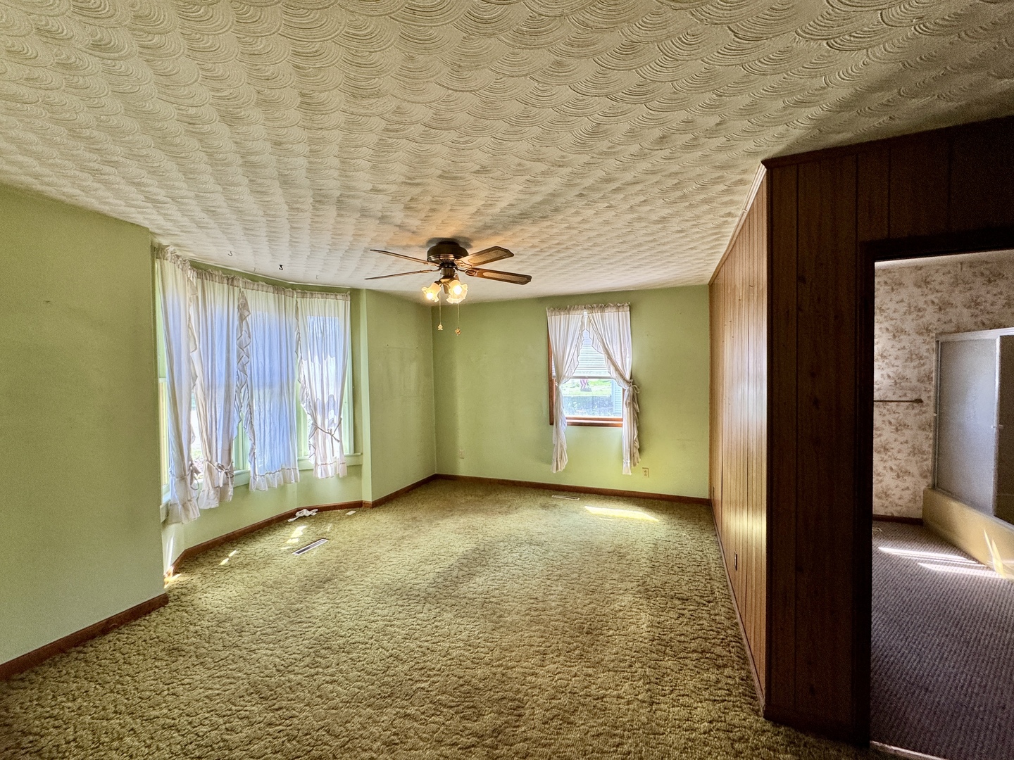 335 N Washington Street Property Photo 13