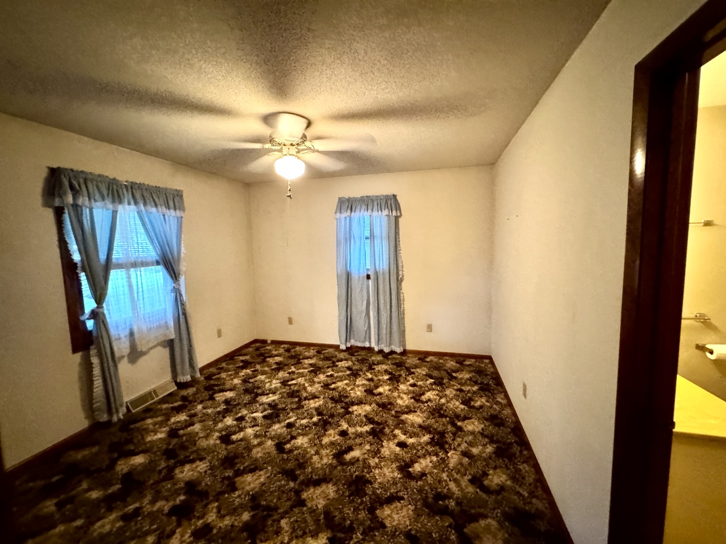 335 N Washington Street Property Photo 14