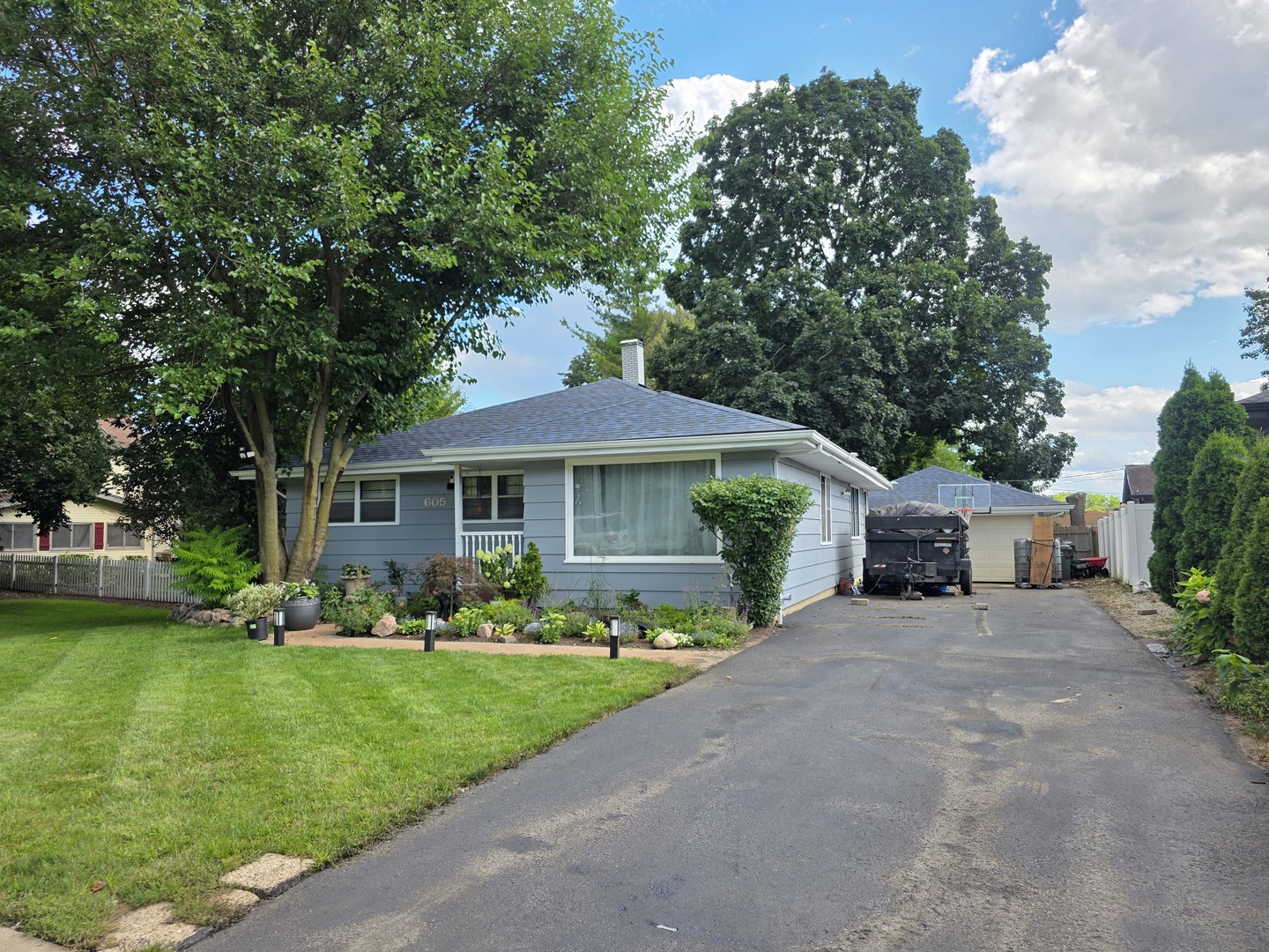 605 E Maple Avenue Property Photo 1