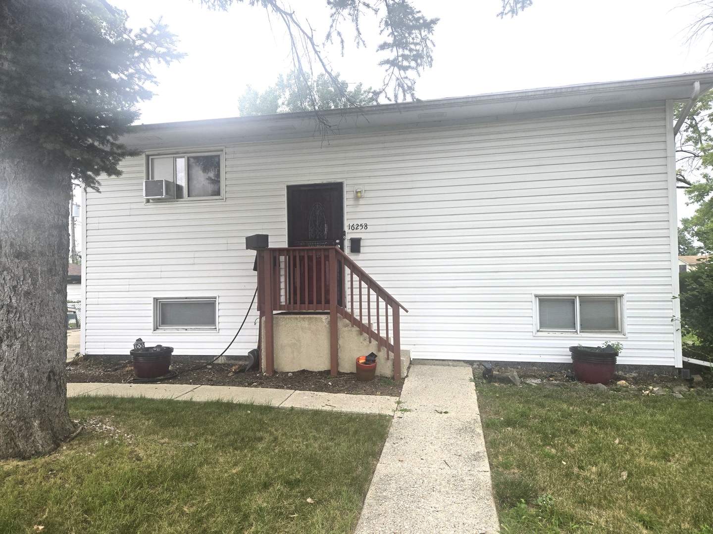 16258 Laflin Avenue Property Photo 3