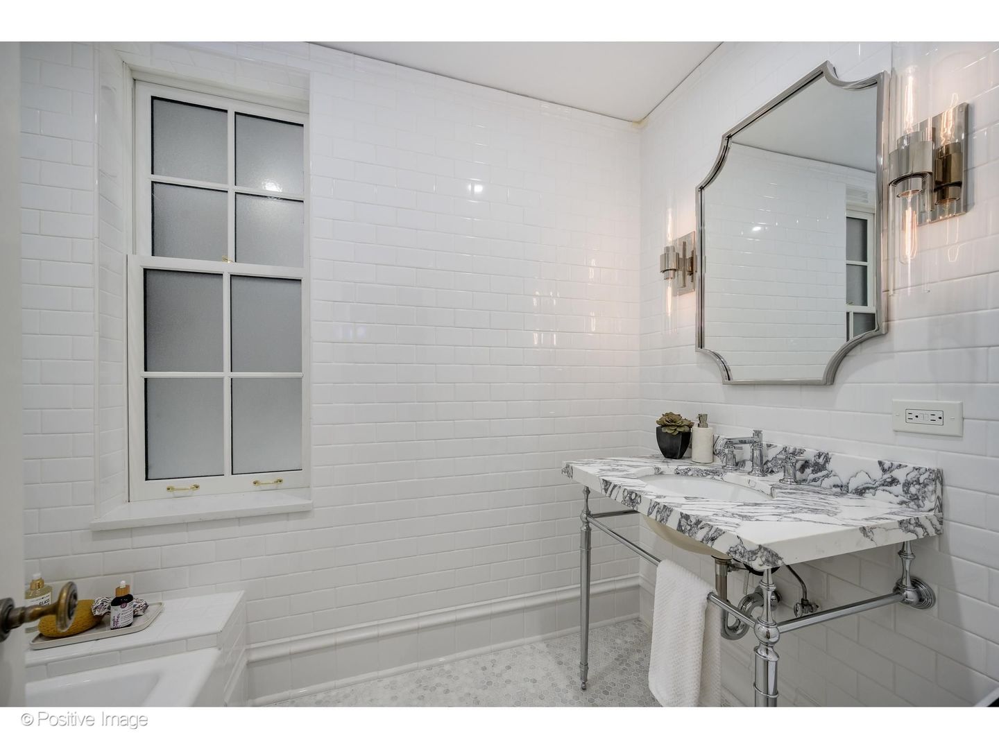 73 E Elm Street 1b Property Photo 11