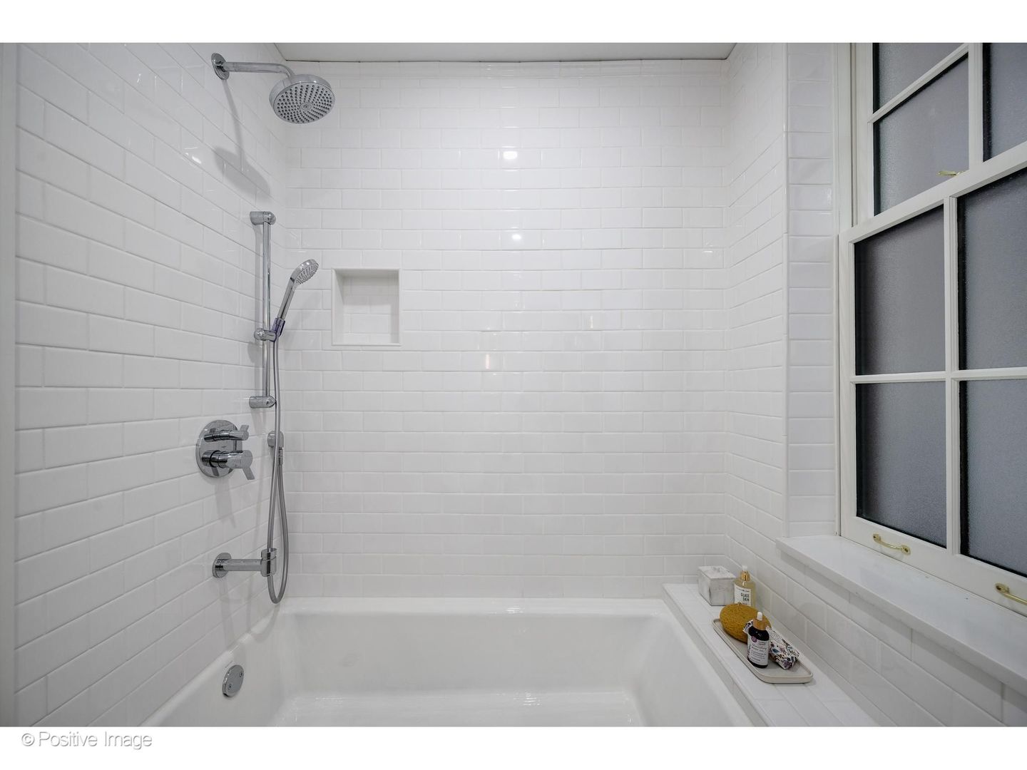 73 E Elm Street 1b Property Photo 12