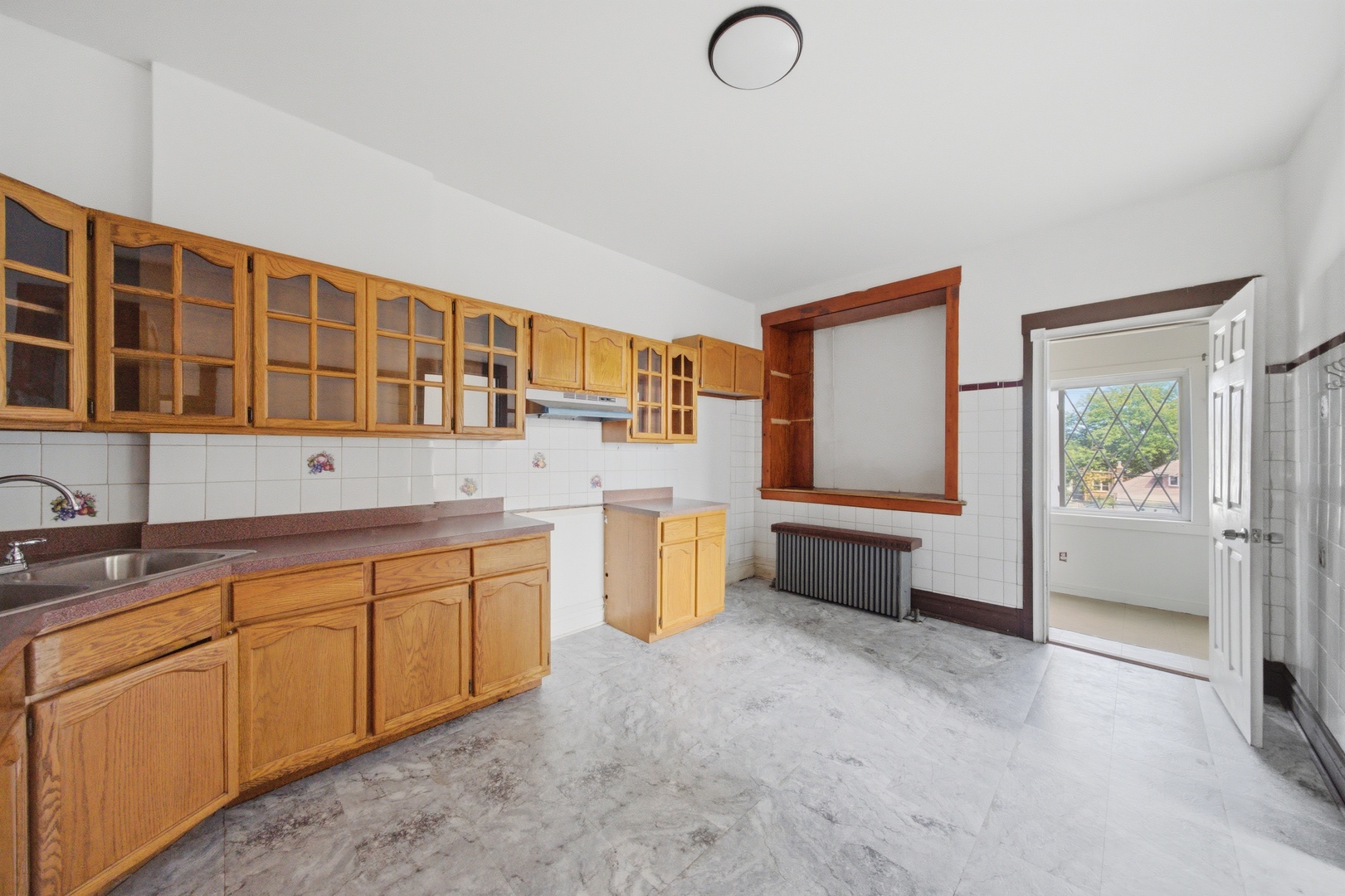 2025 N Lawler Avenue Property Photo 6
