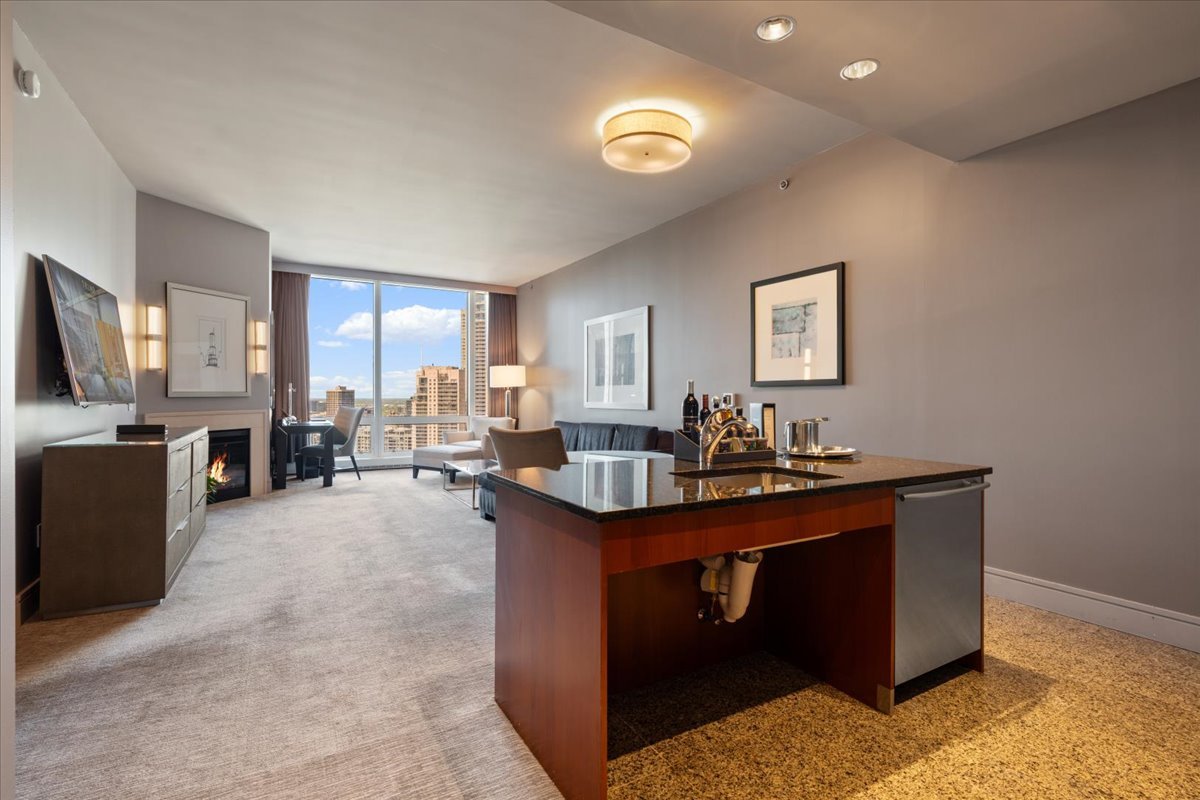 401 N Wabash Avenue 2222 Property Photo 2