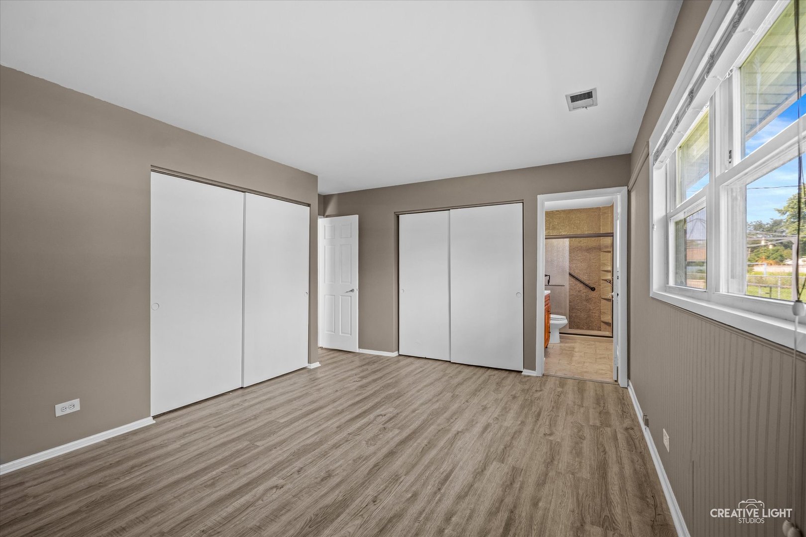 1194 Windsor Lane Property Photo 11