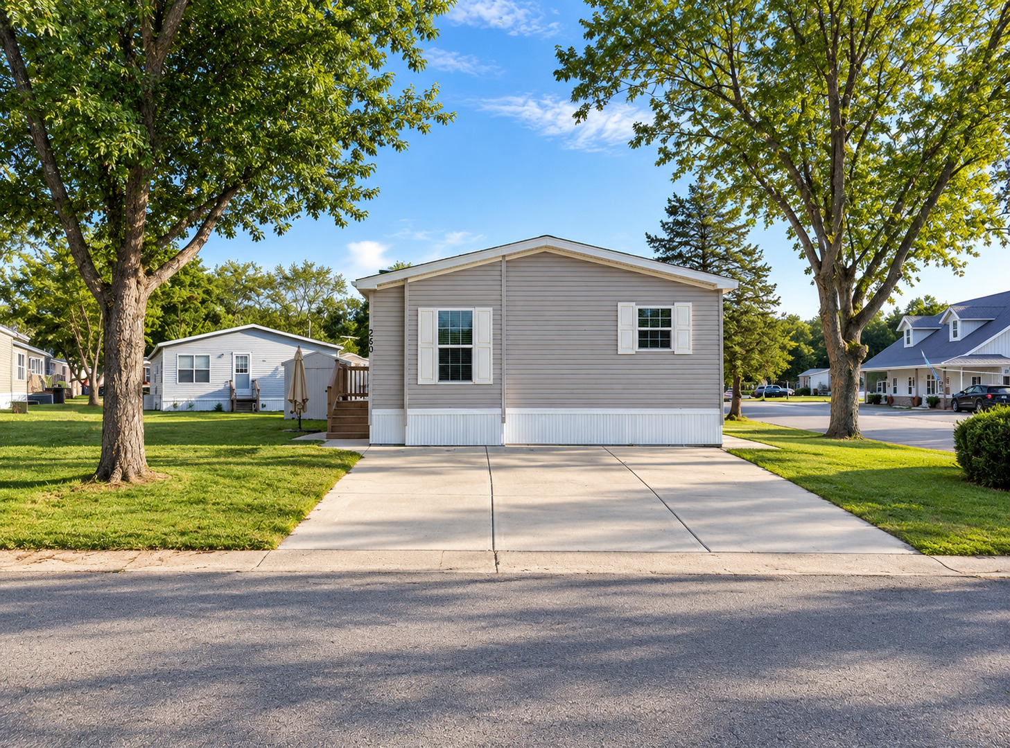 250 Sandalwood Street Property Photo 3