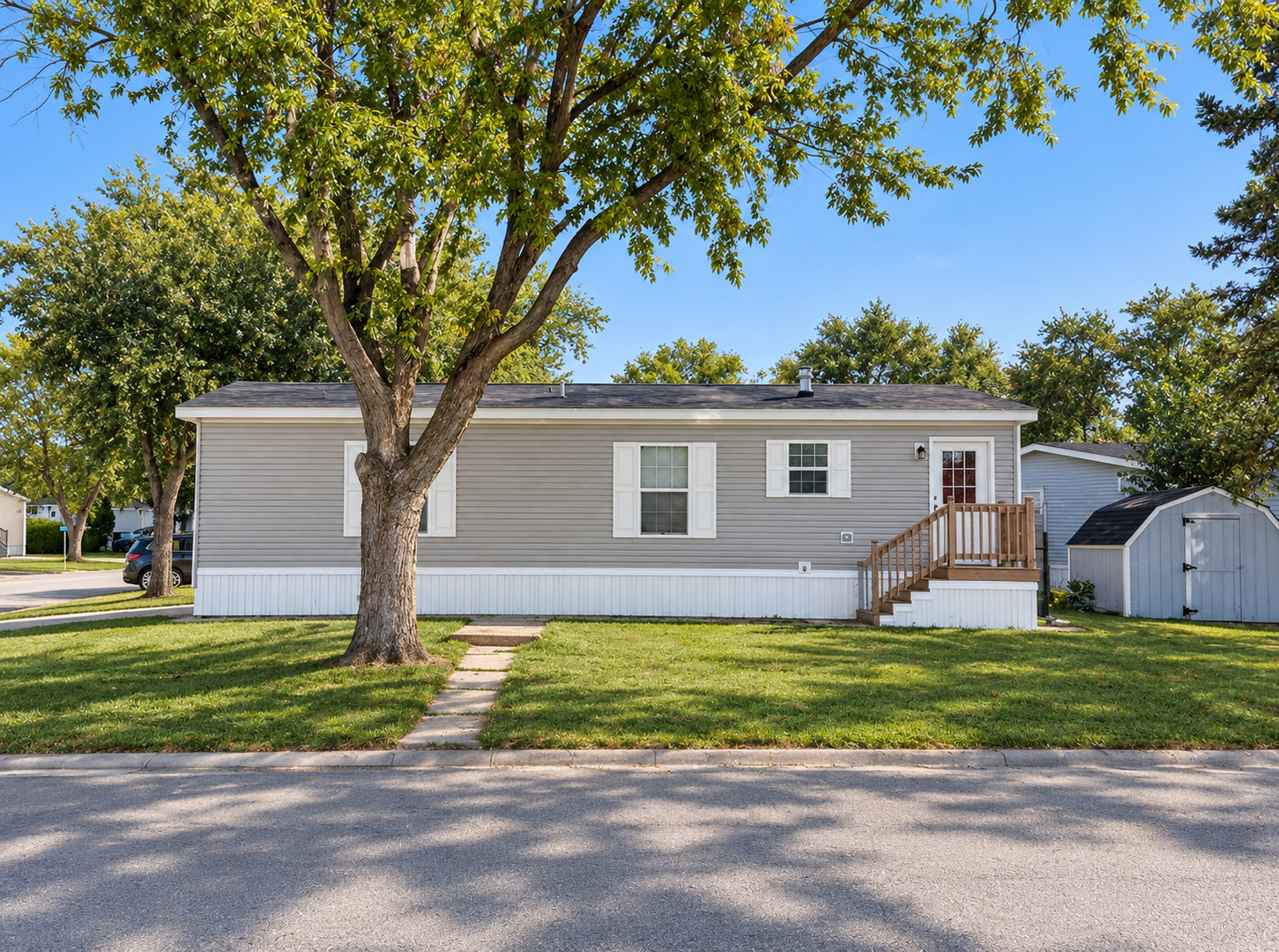 250 Sandalwood Street Property Photo 4