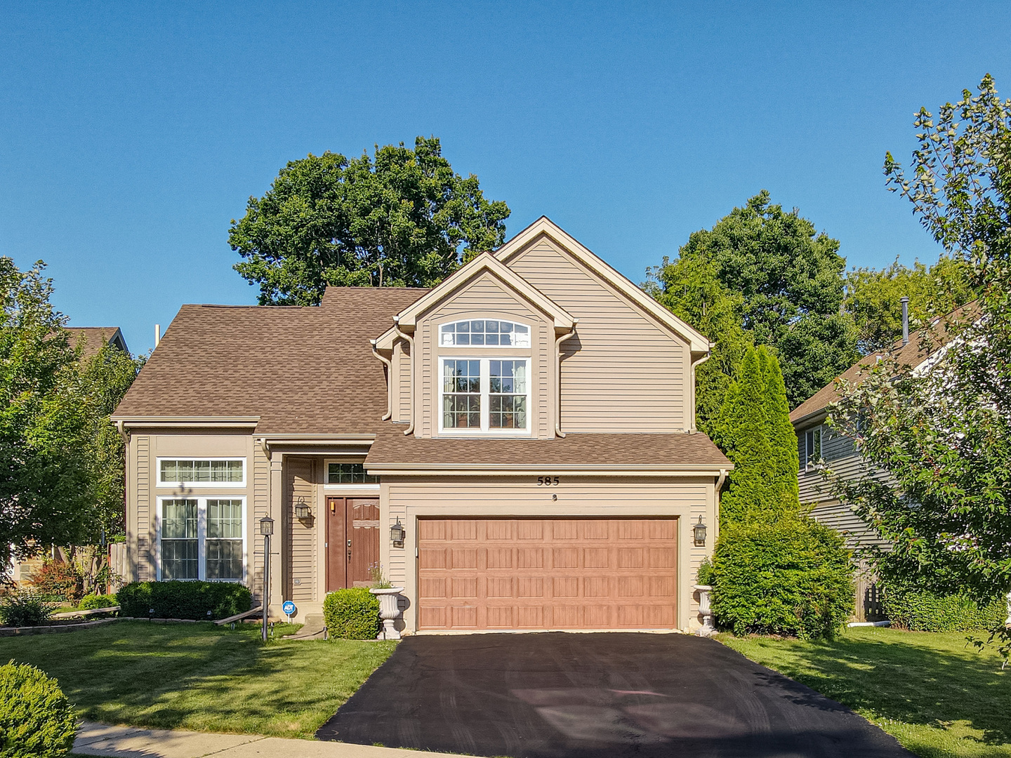 585 Marseilles Circle Property Photo 1
