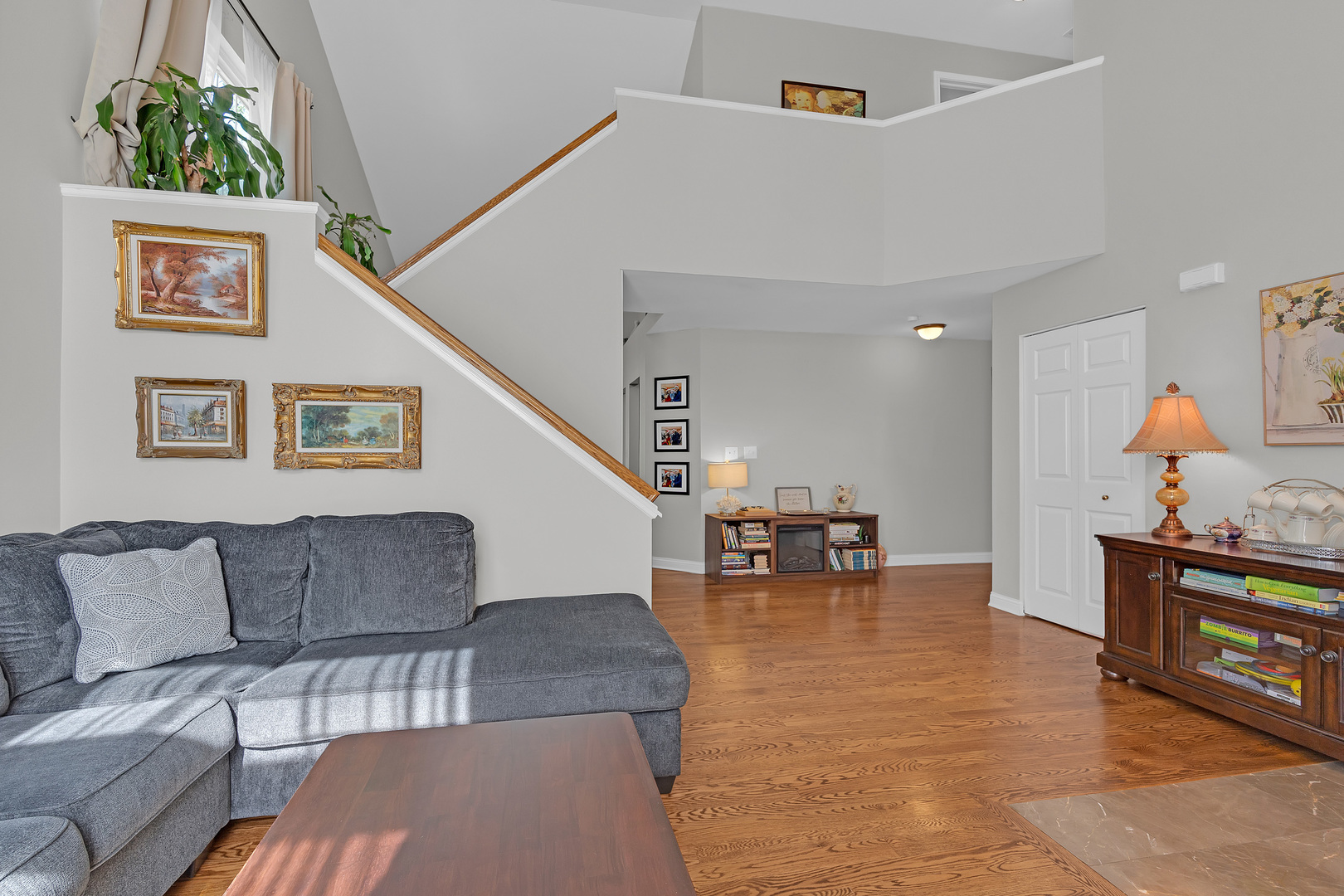 585 Marseilles Circle Property Photo 3