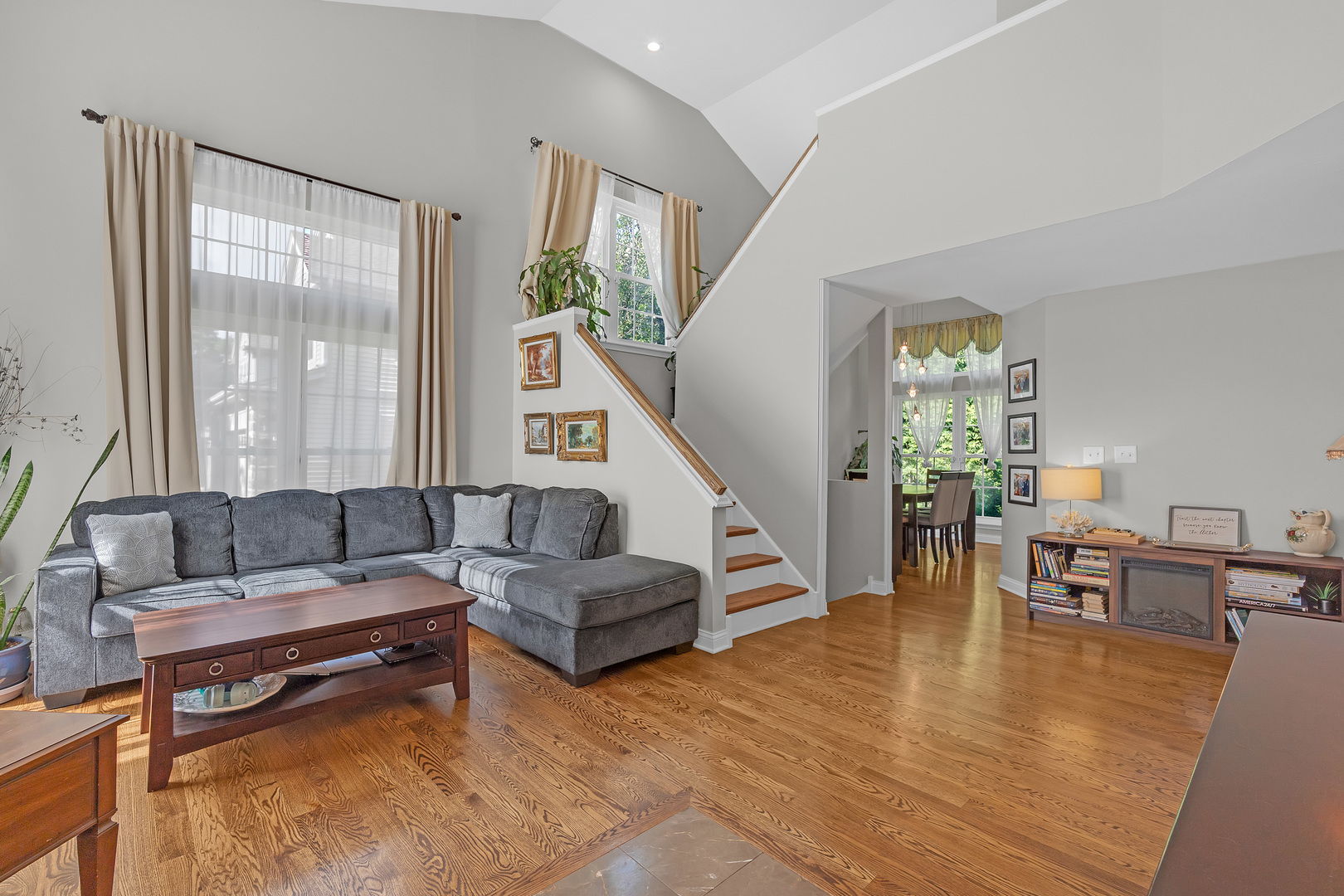 585 Marseilles Circle Property Photo 4