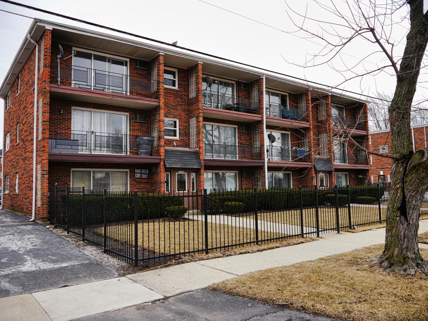 11945 HAMLIN Avenue 2B Property Photo 1