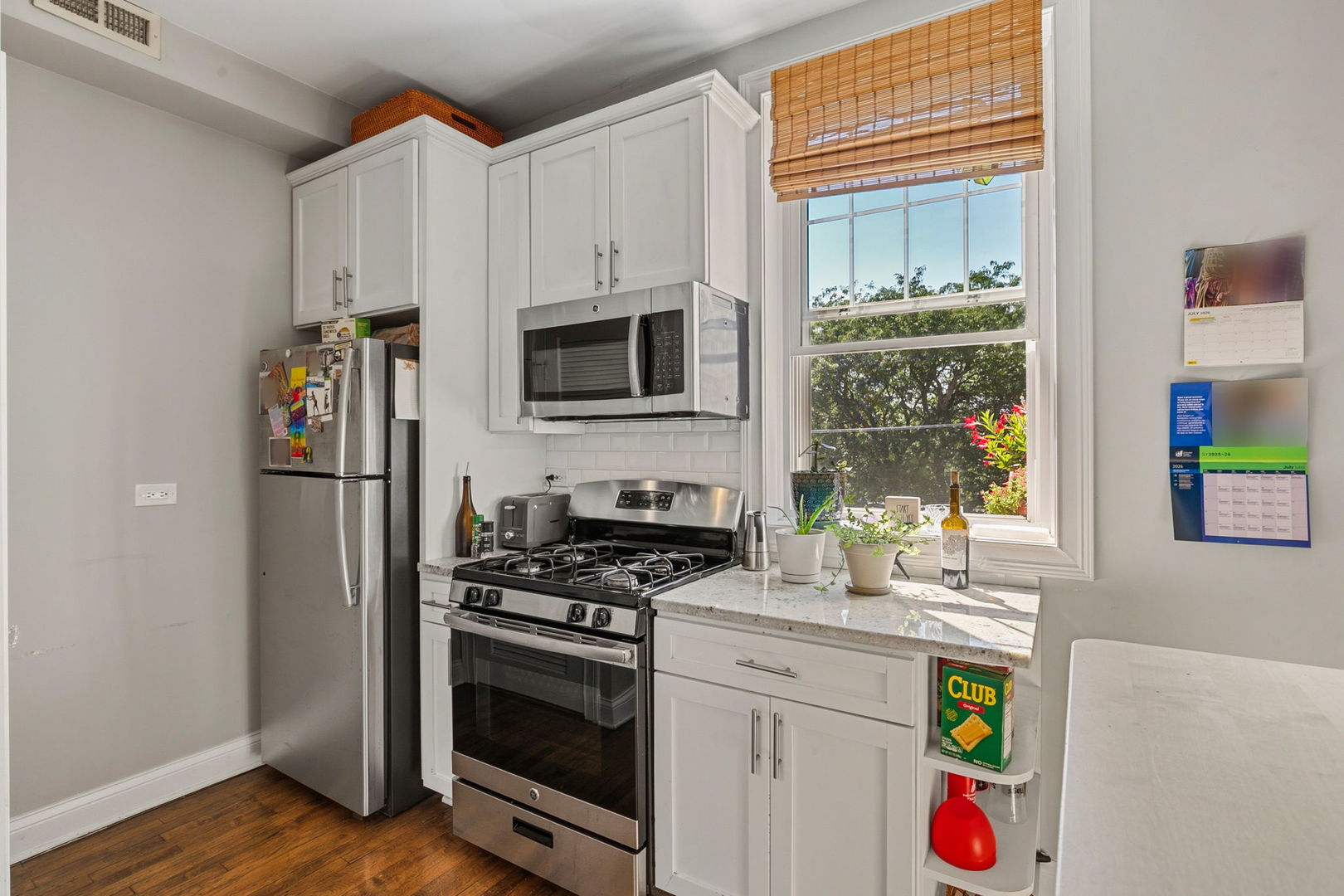 6454 N Bosworth Avenue 3a Property Photo 7