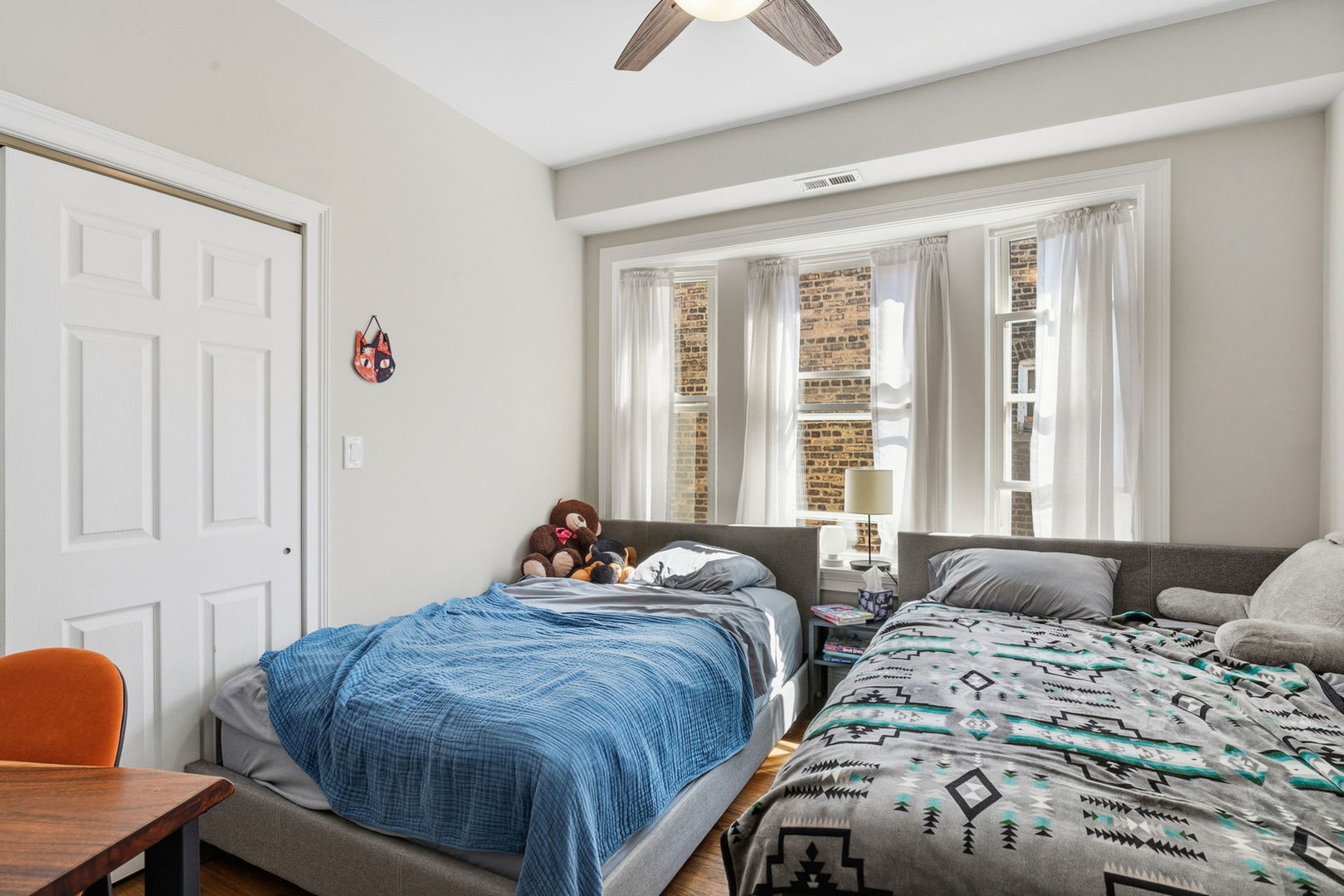 6454 N Bosworth Avenue 3a Property Photo 17