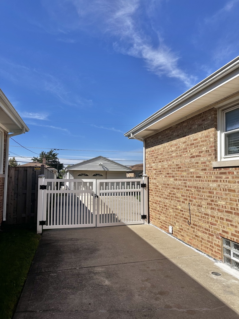 4420 N Opal Avenue Property Photo 11
