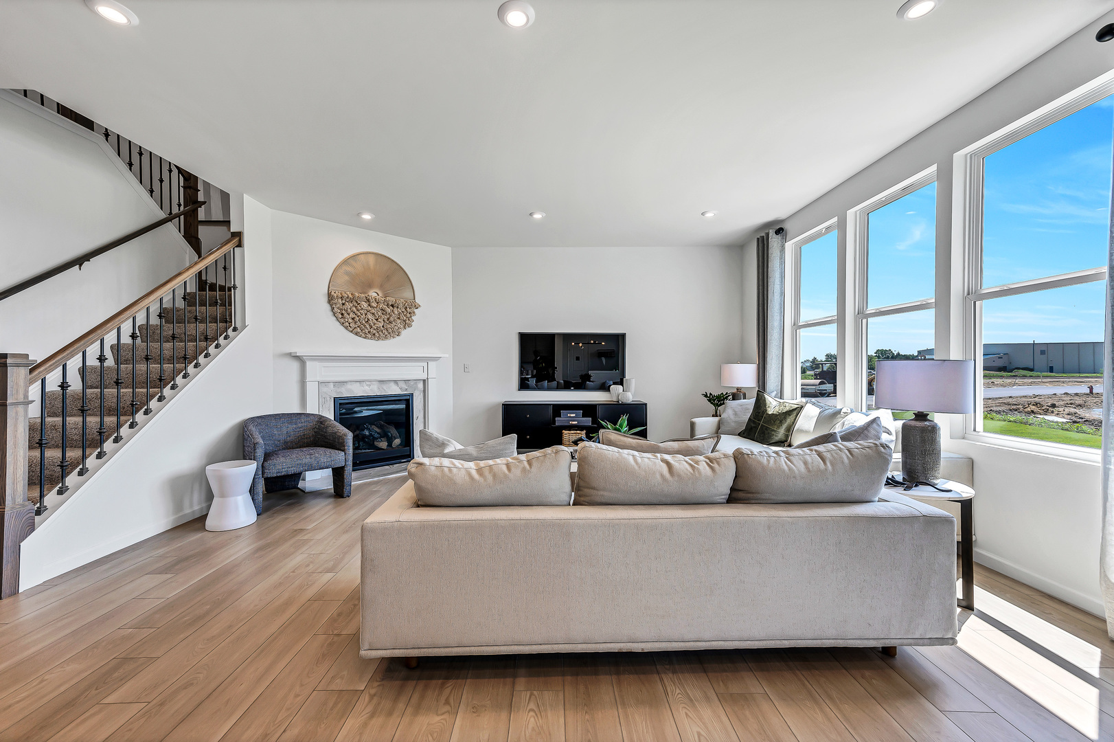 2806 Mia Road Property Photo 8