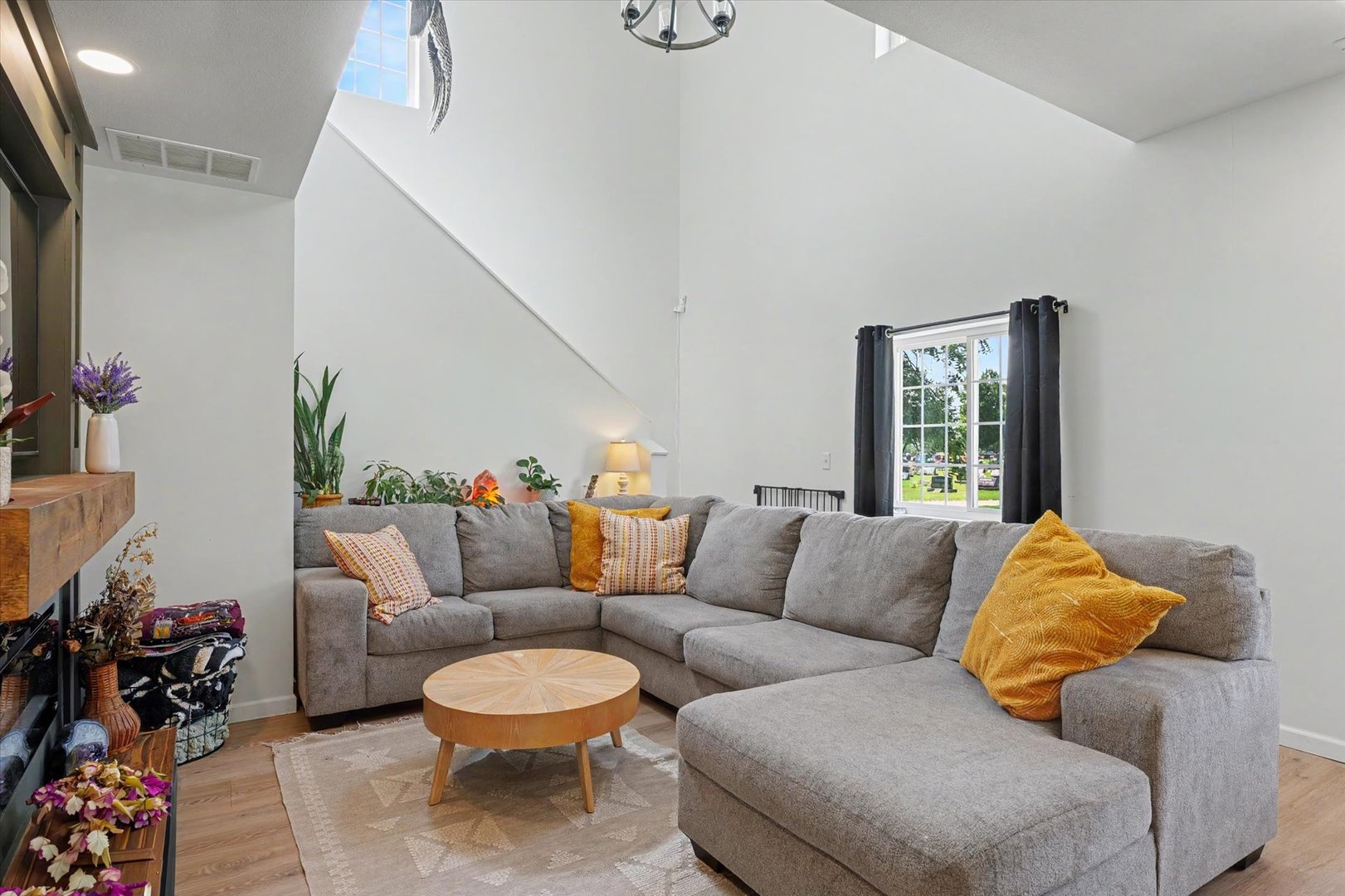 652 E Summer Street Property Photo 13