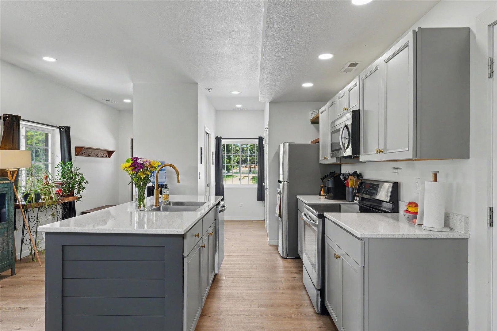 652 E Summer Street Property Photo 20