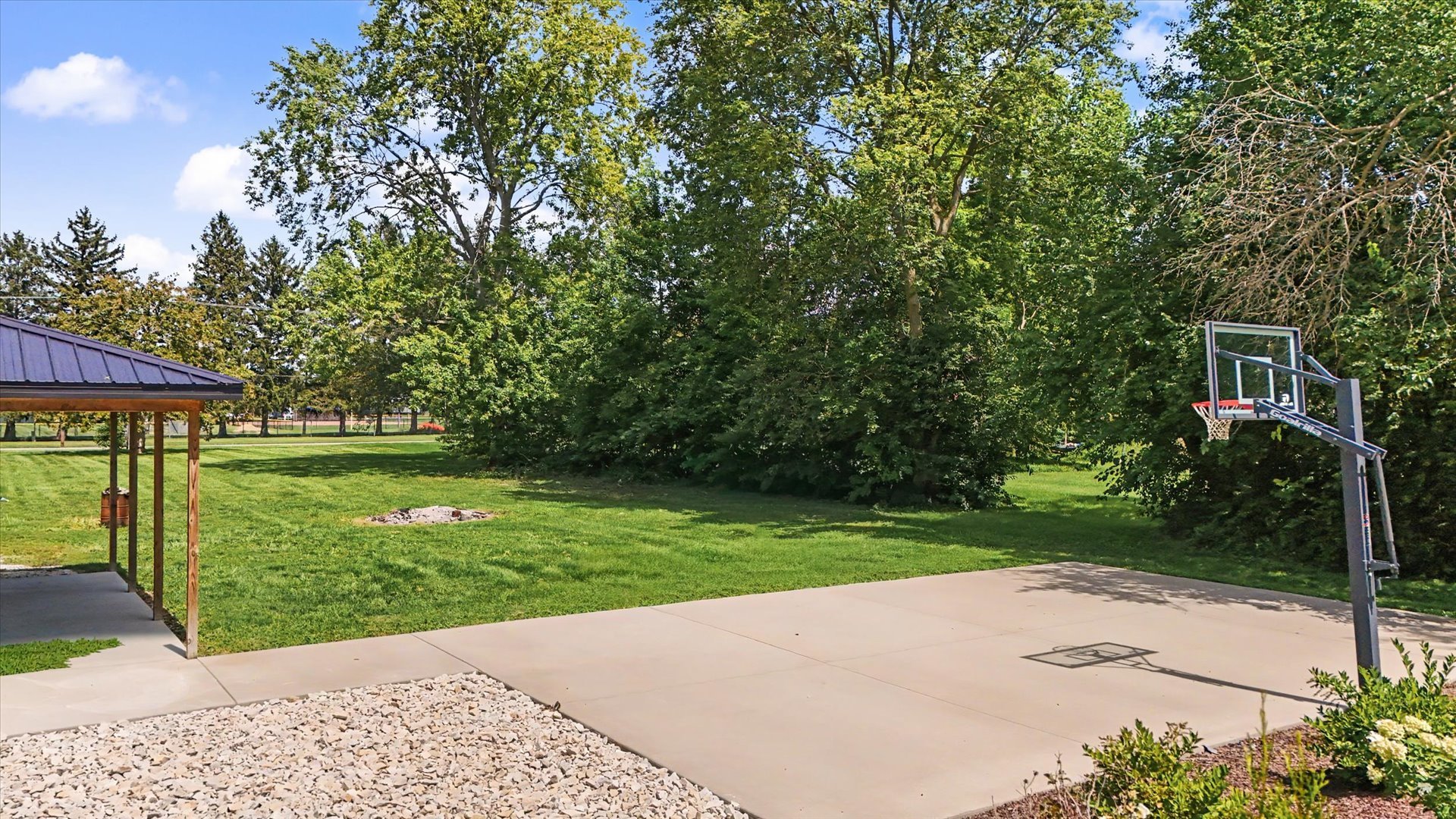 652 E Summer Street Property Photo 43