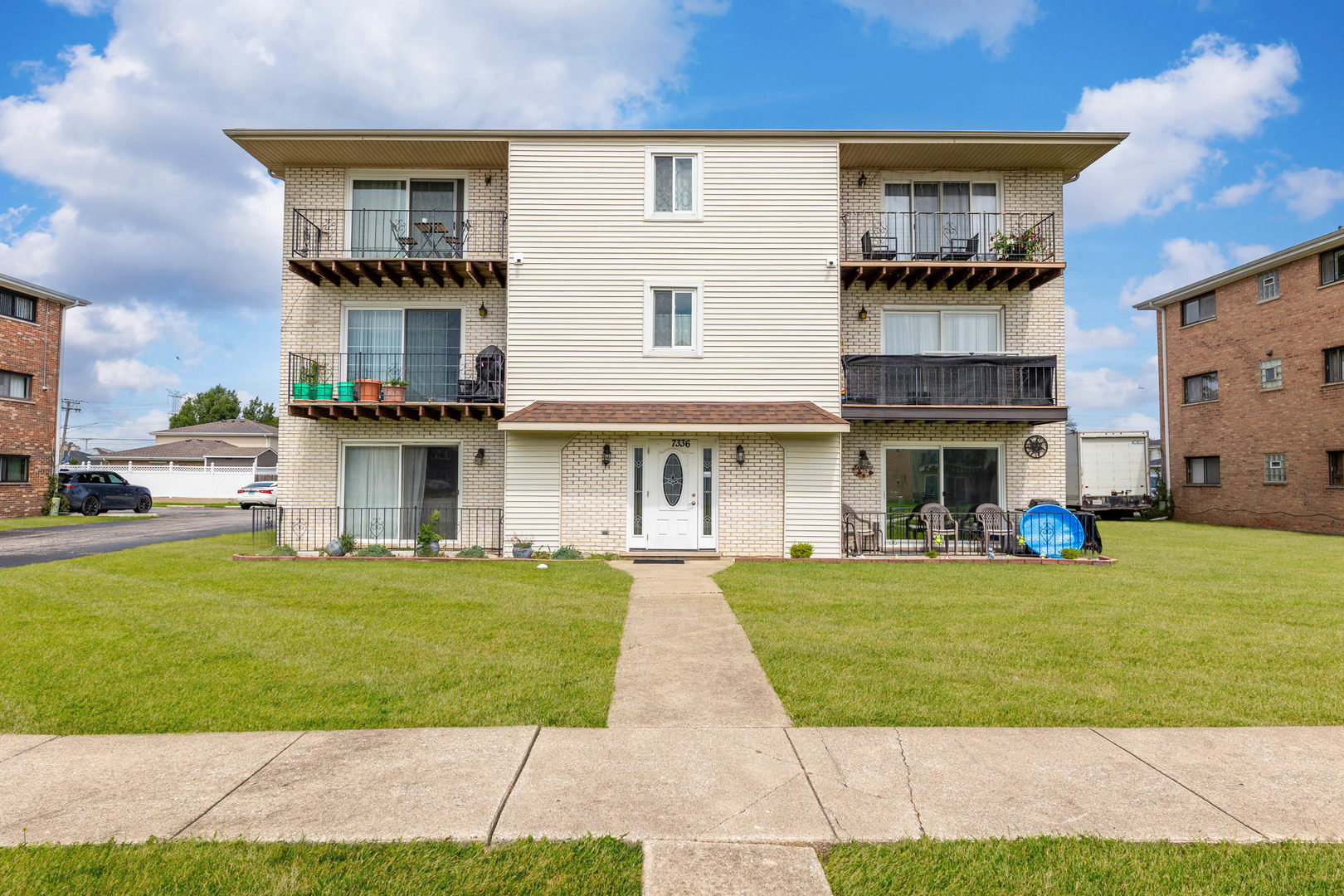 7336 W 85th Place 3a Property Photo 1