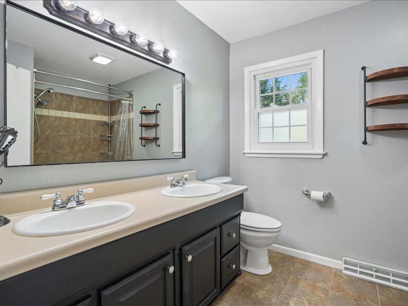 2260 Kingsbury Drive Property Photo 17