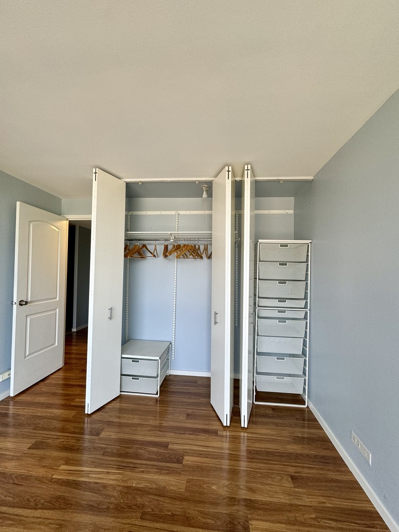 4343 N Clarendon Avenue 1212 Property Photo 19
