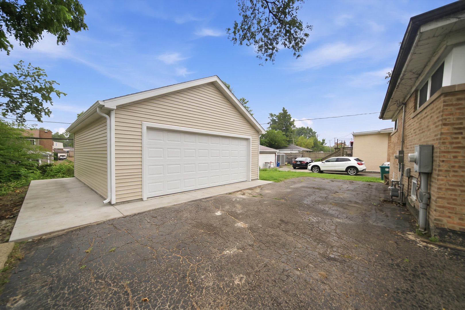 1327 S Wolf Road Property Photo 23