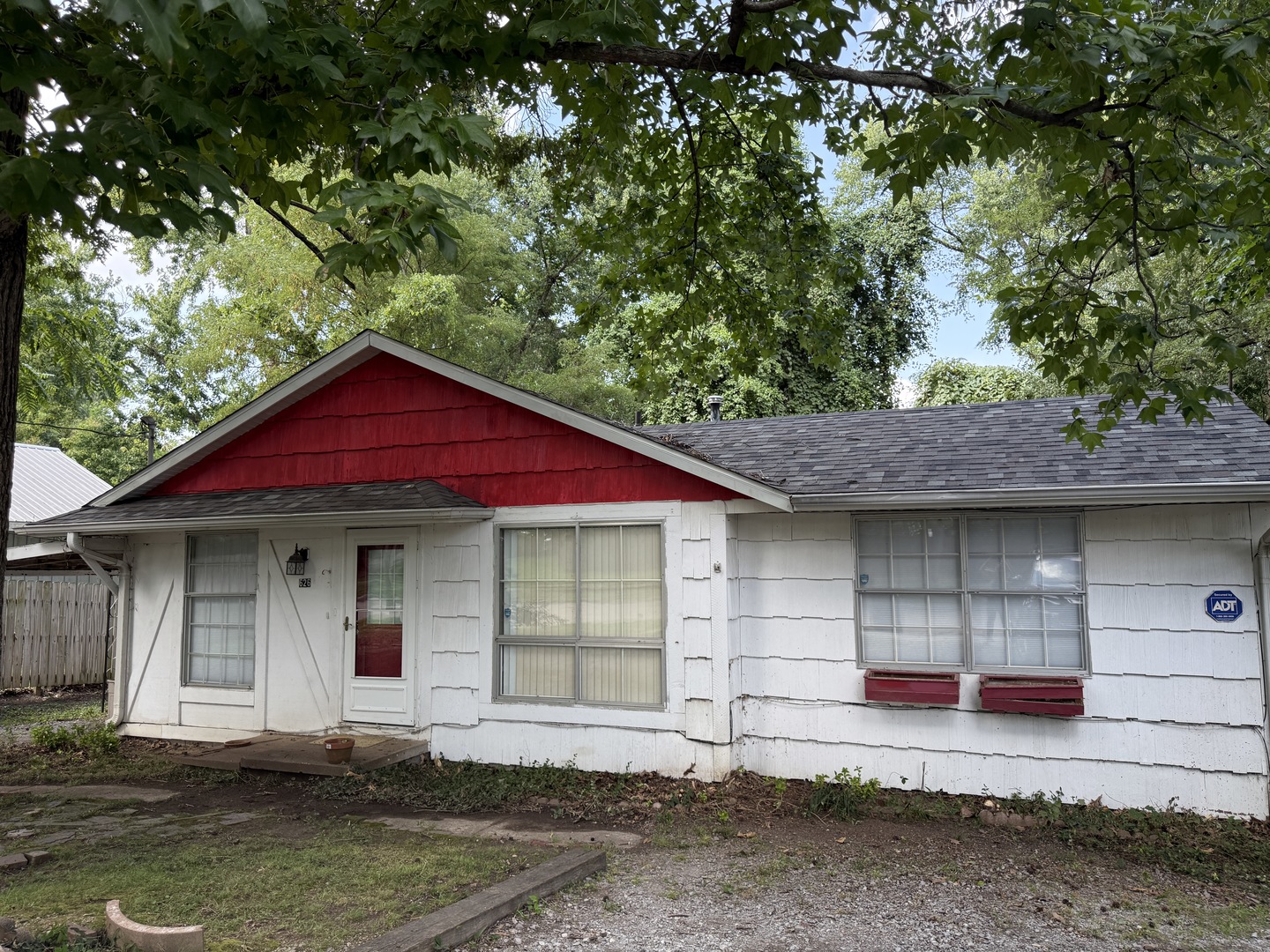 626 W Rigdon Street Property Photo 2