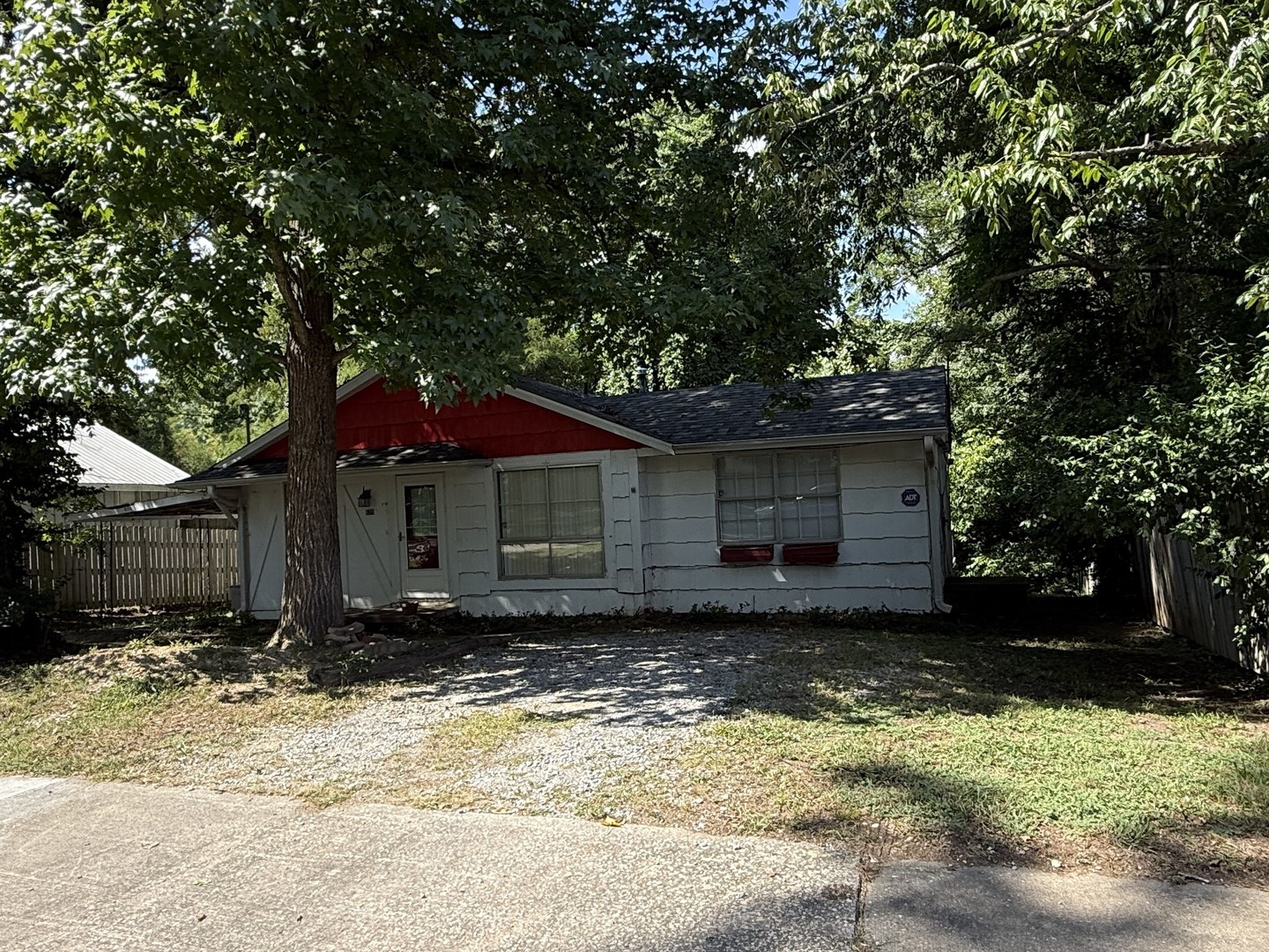 626 W Rigdon Street Property Photo 3