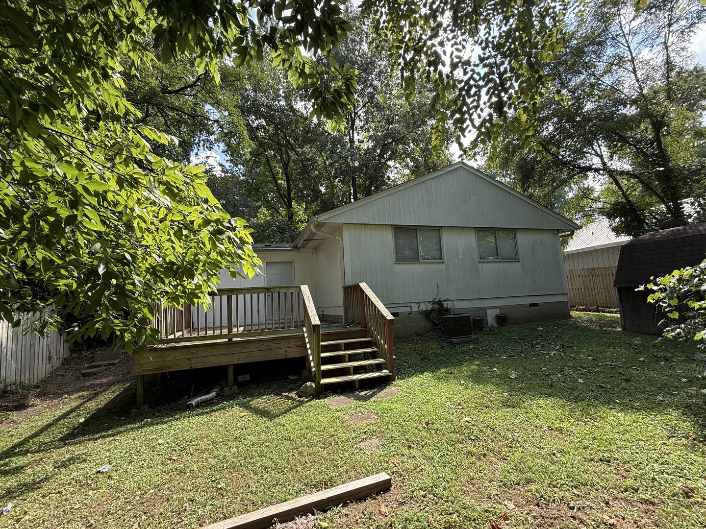 626 W Rigdon Street Property Photo 4