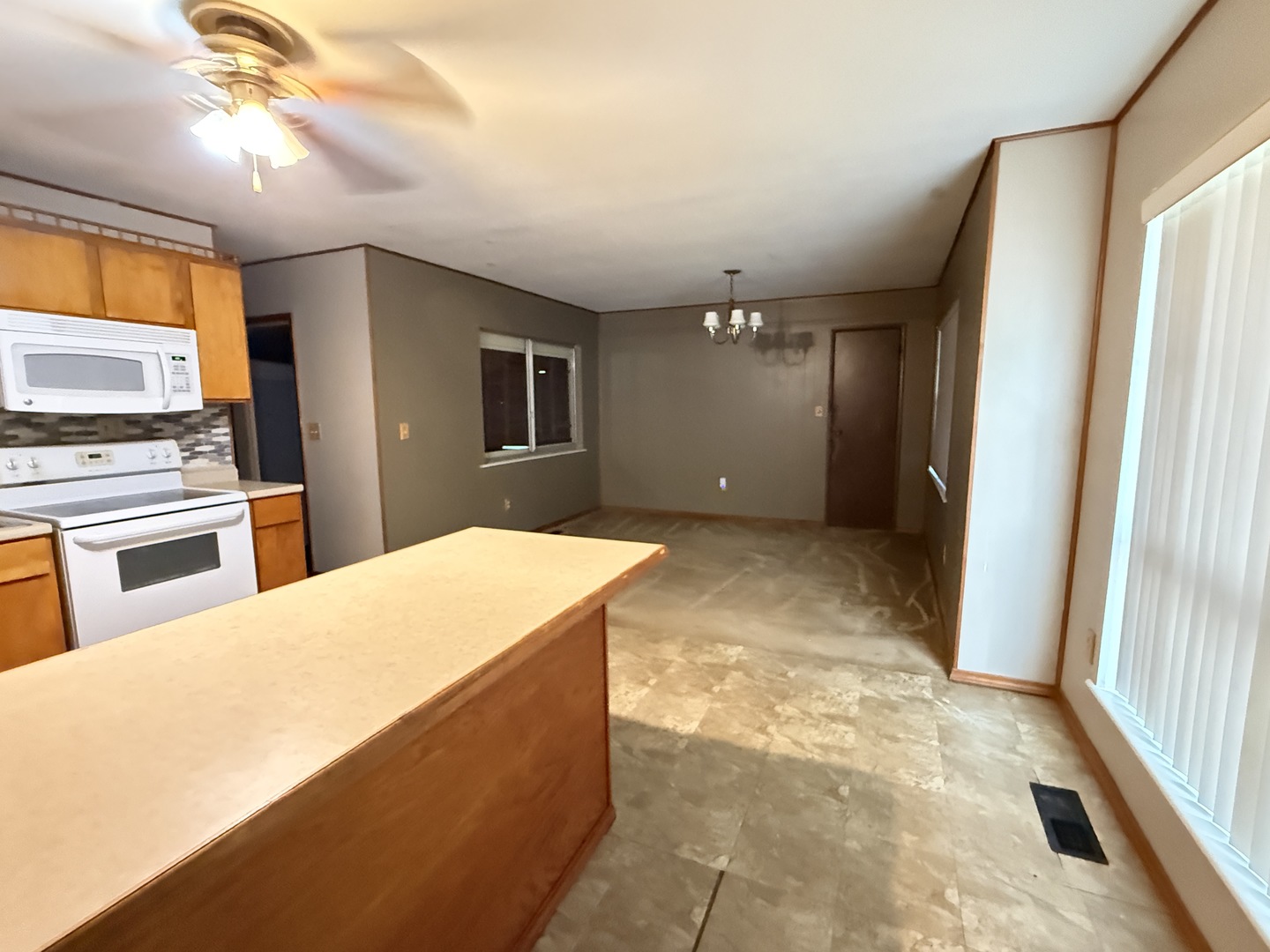 626 W Rigdon Street Property Photo 6