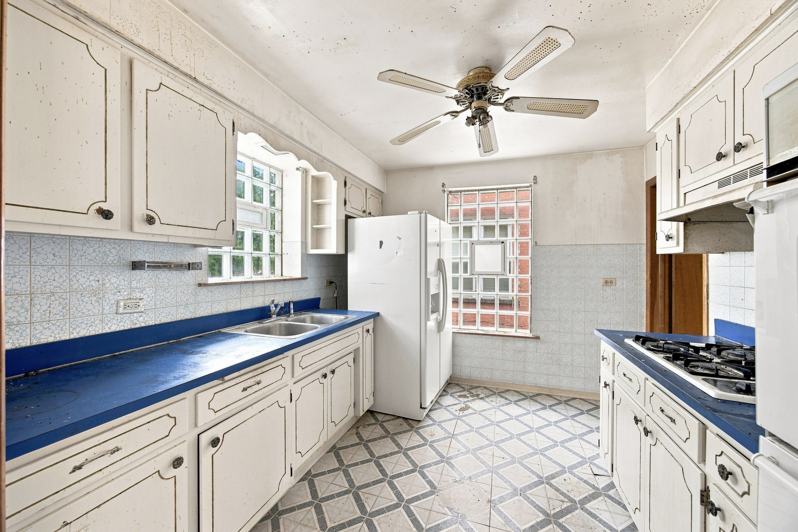 9310 S Vanderpoel Avenue Property Photo 7