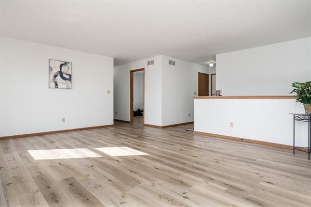 14723 Hunters Way Property Photo 9