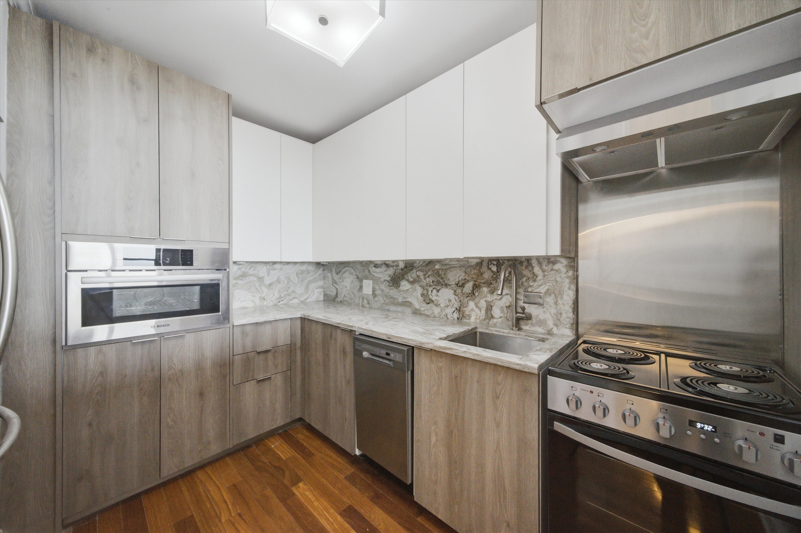 1550 N Lake Shore Drive 23e Property Photo 4
