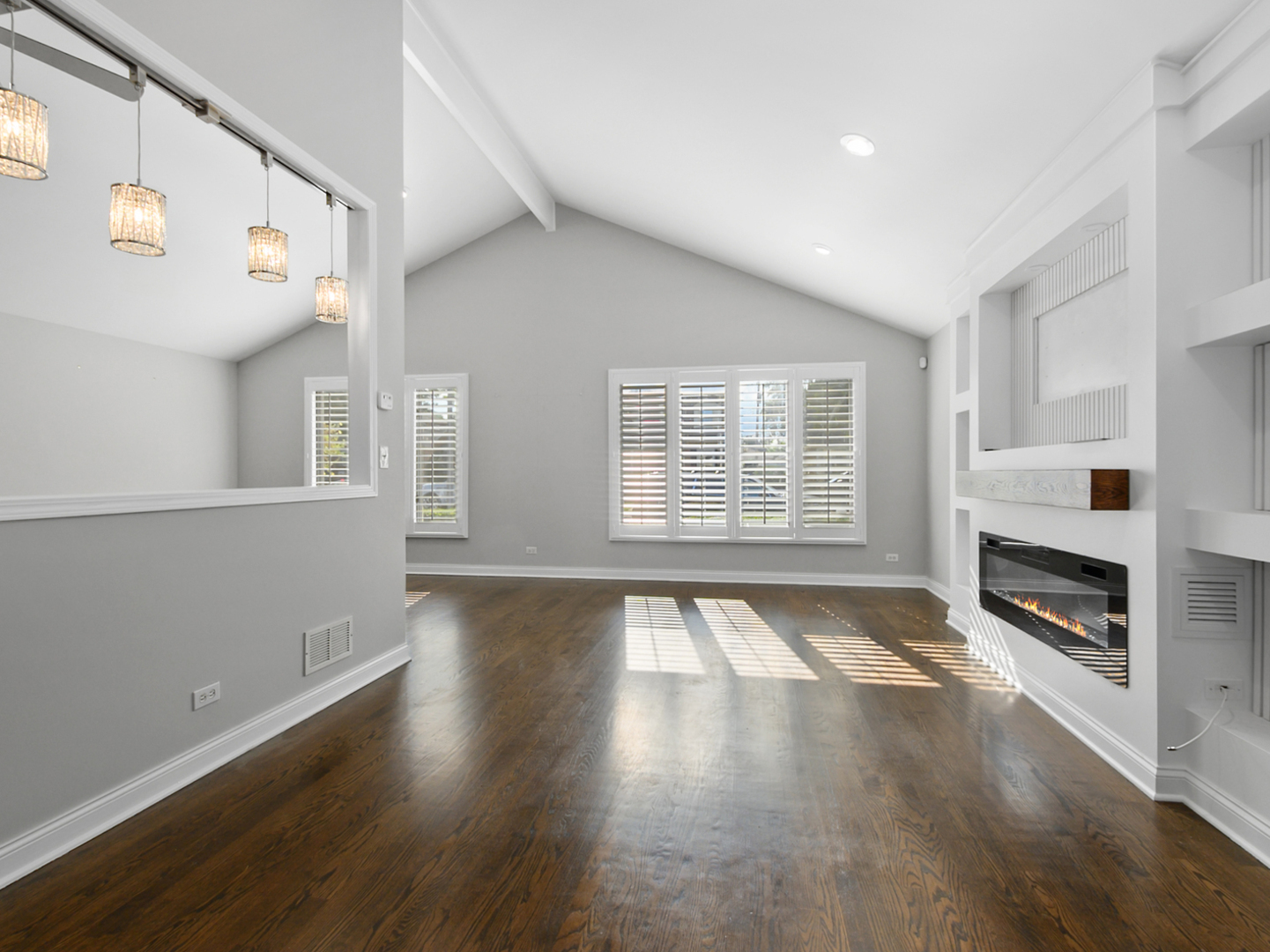 10633 S Whipple Street Property Photo 6