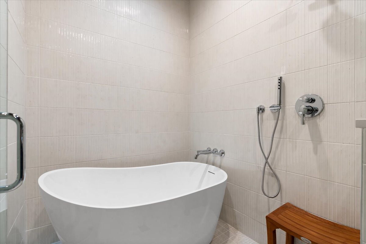 2235 W Oakdale Avenue 16-b Property Photo 25