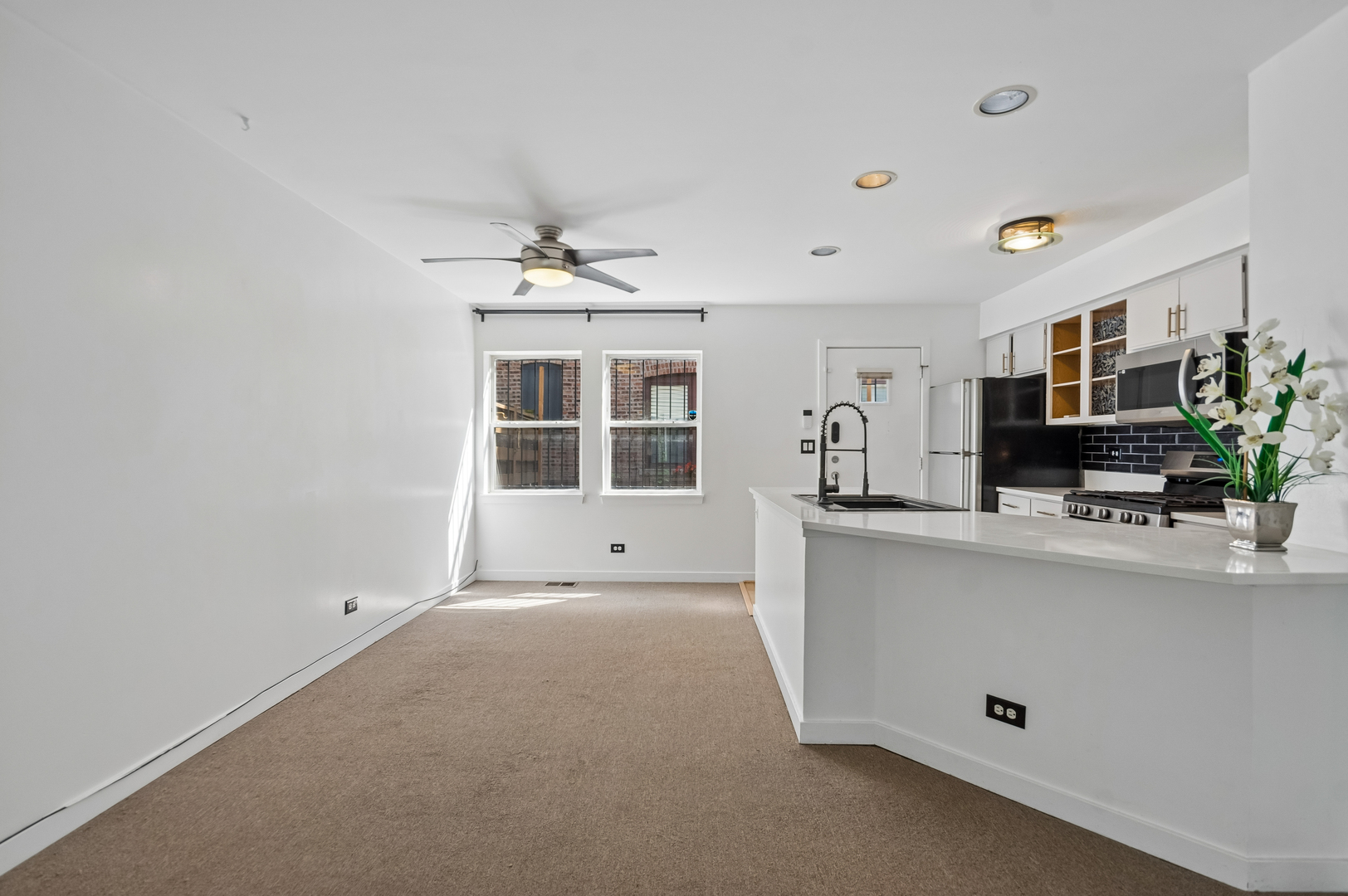 1007 E 61st Street Property Photo 9
