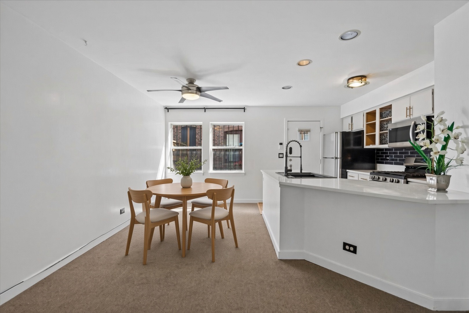 1007 E 61st Street Property Photo 10