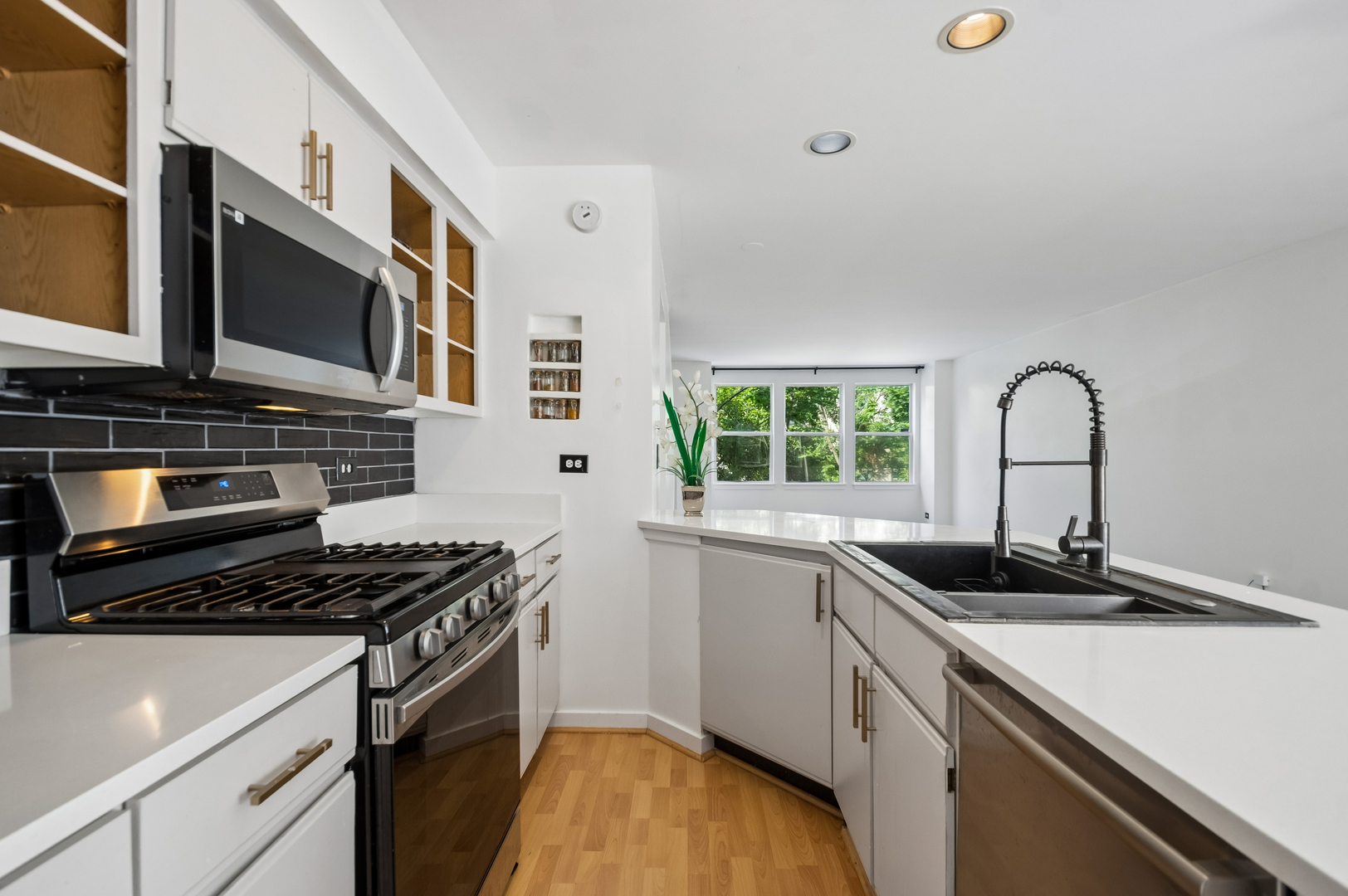 1007 E 61st Street Property Photo 14