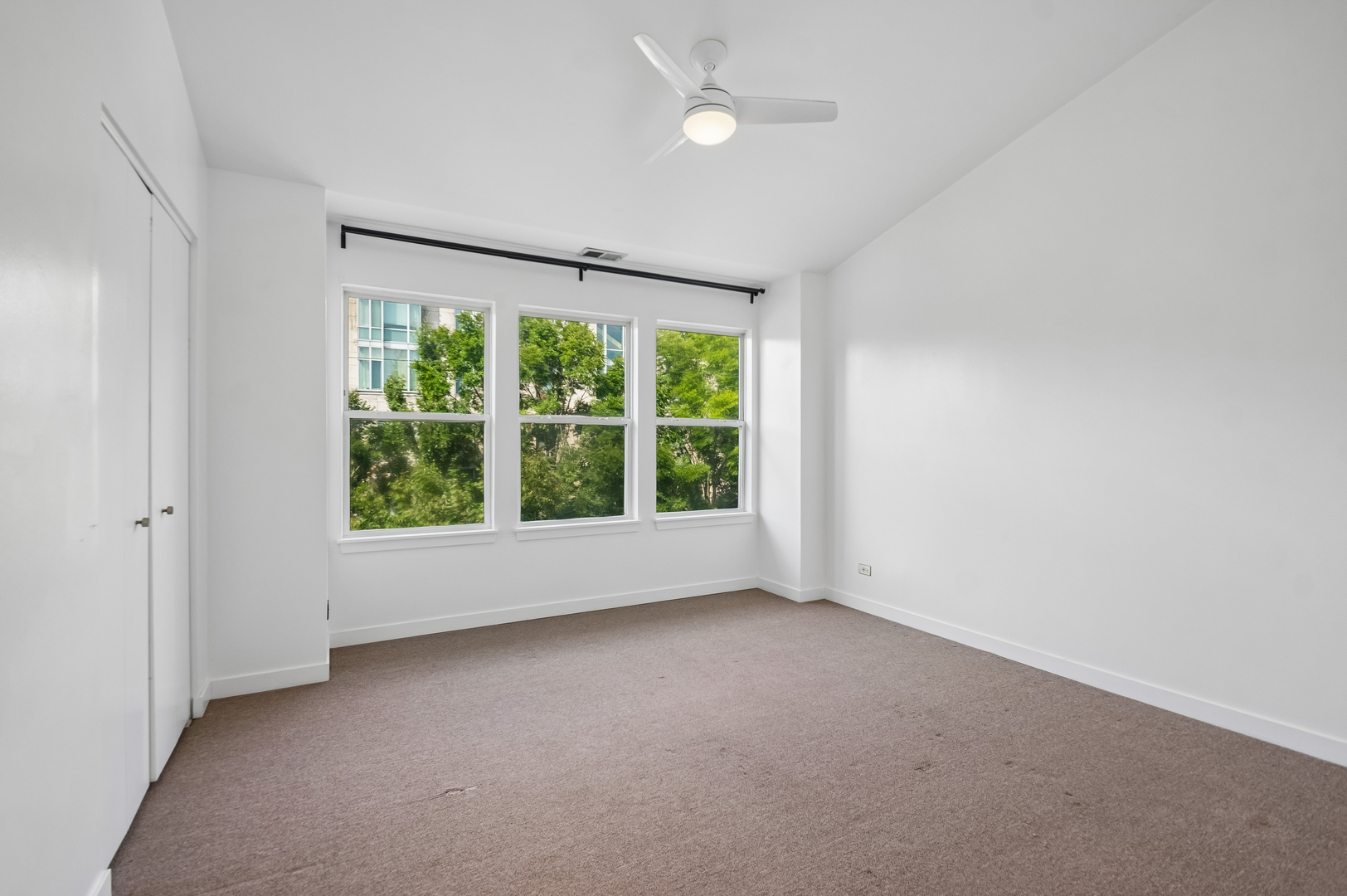1007 E 61st Street Property Photo 18